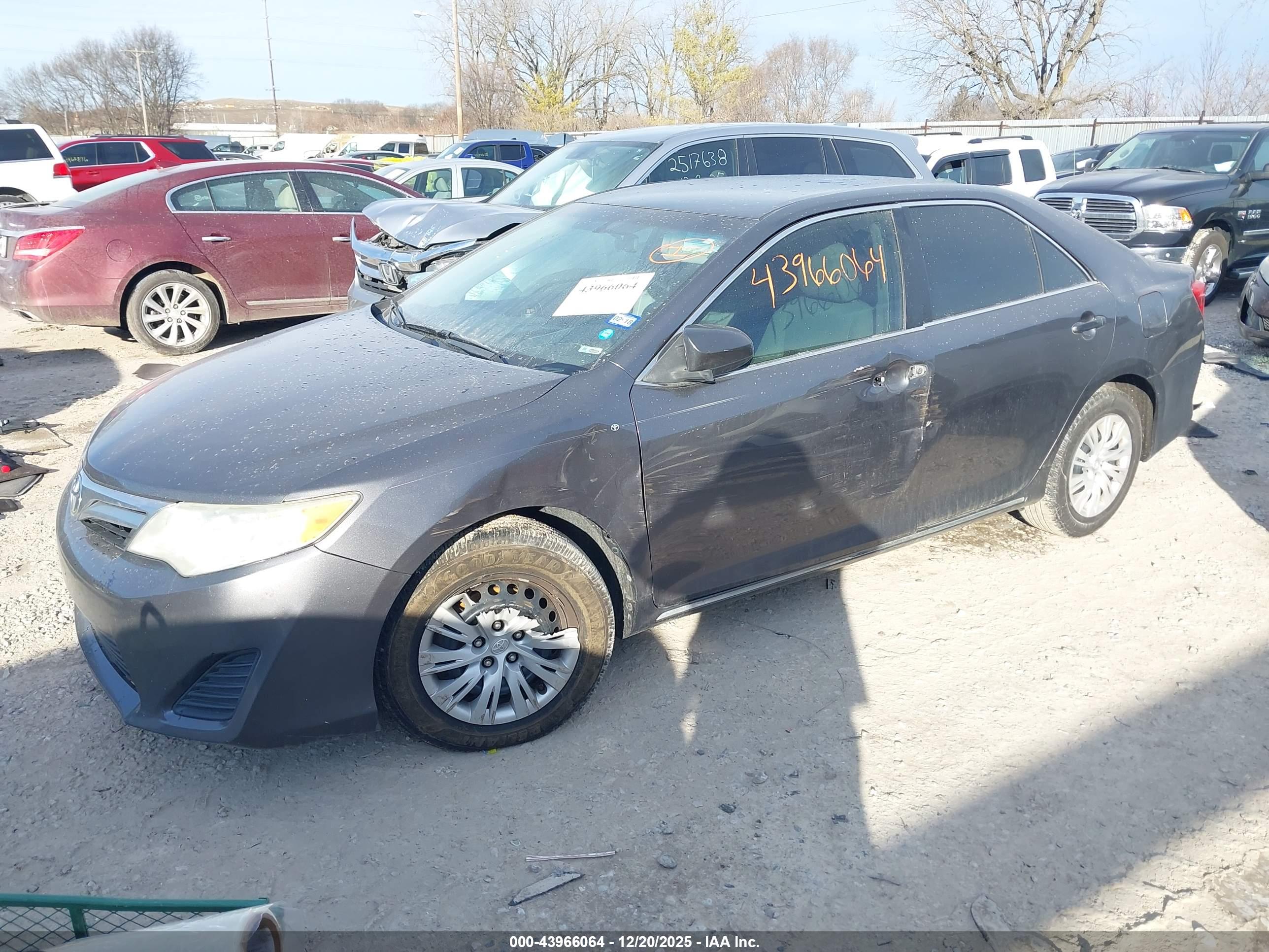 TOYOTA CAMRY image 2