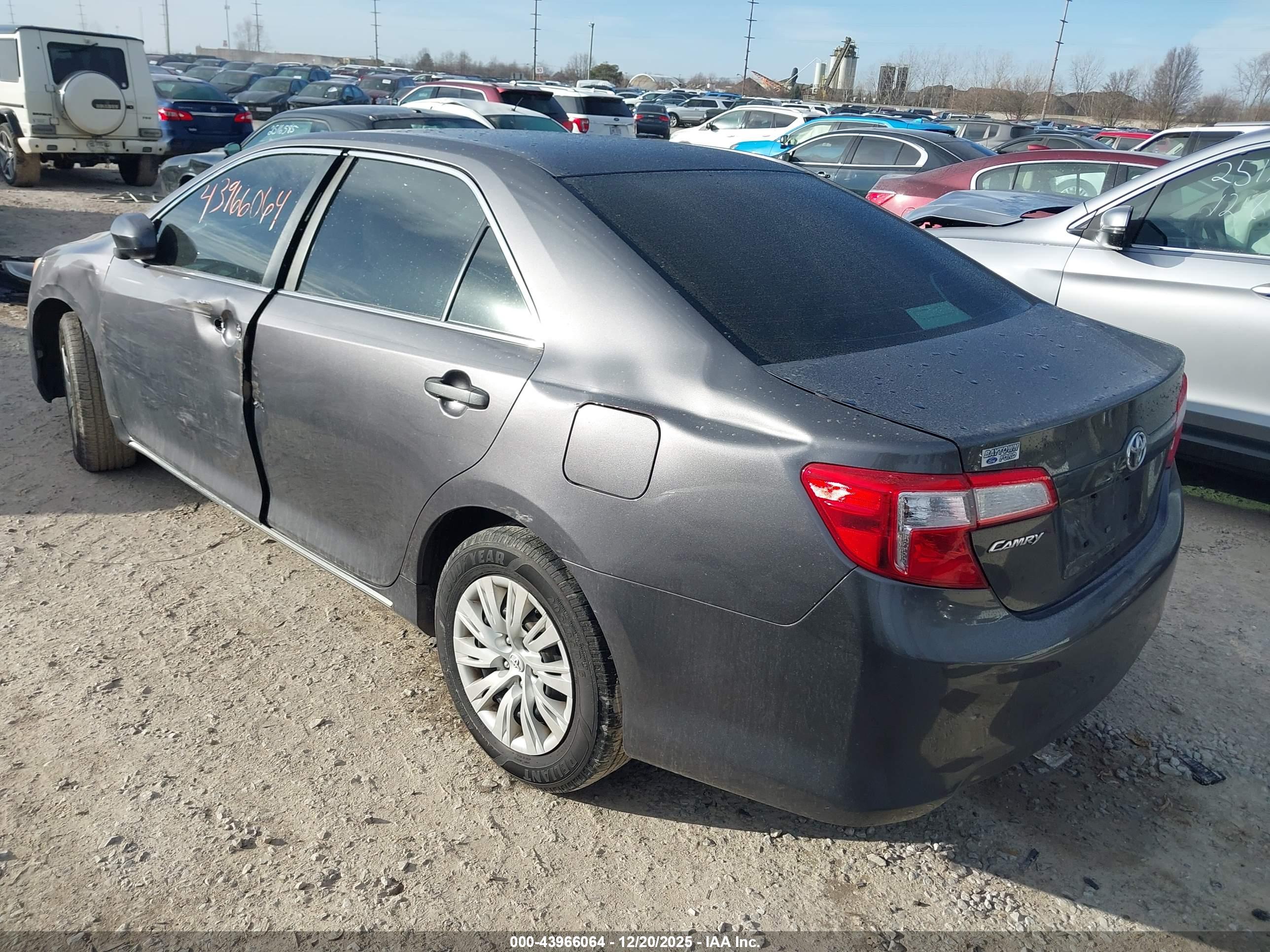 TOYOTA CAMRY image 3