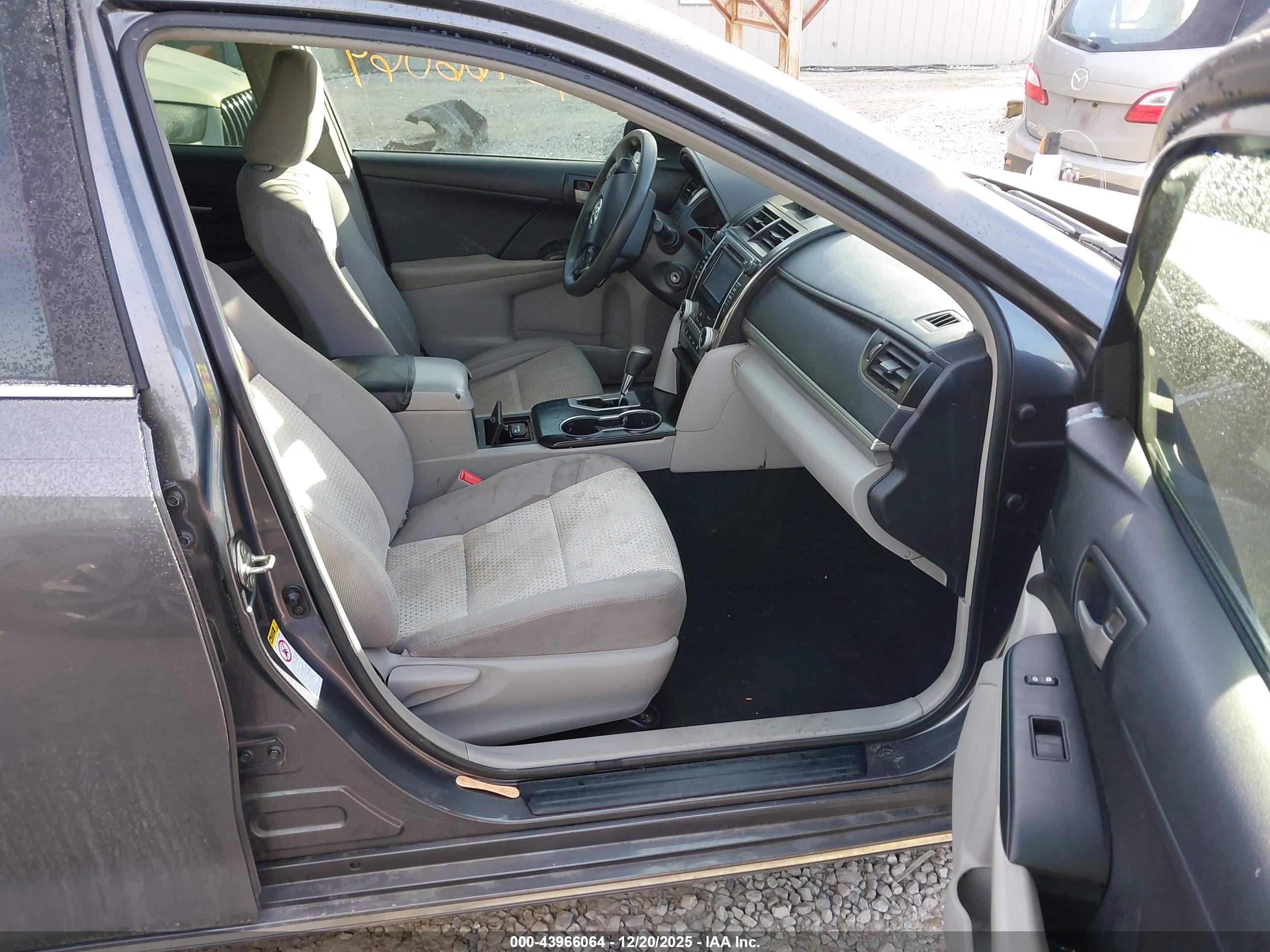 TOYOTA CAMRY image 5