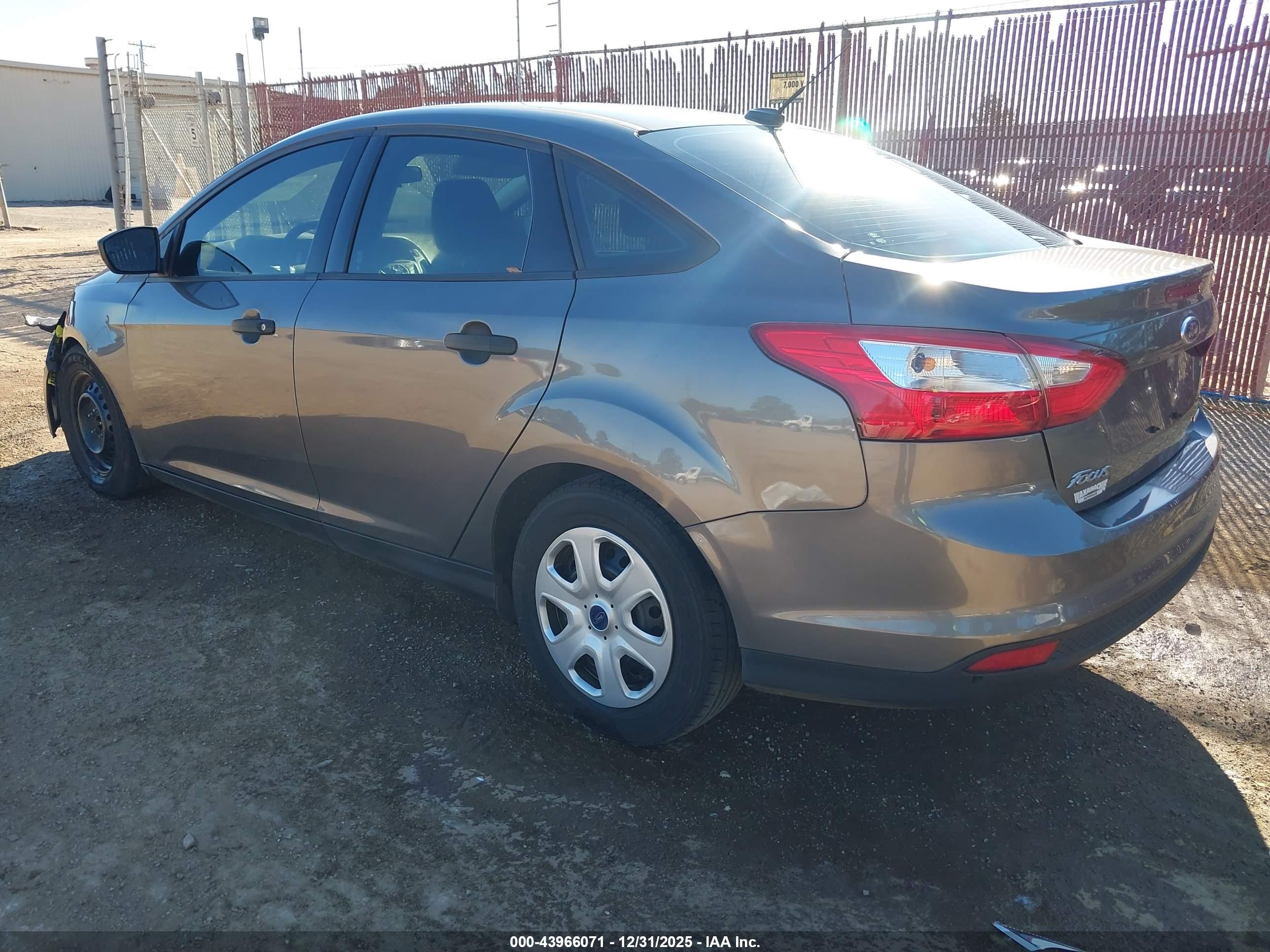 FORD FOCUS image 3