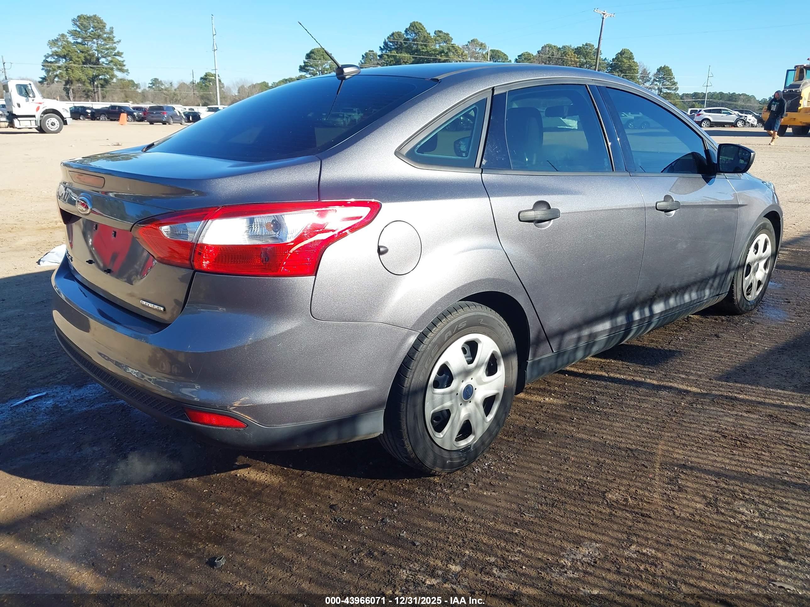 FORD FOCUS image 4