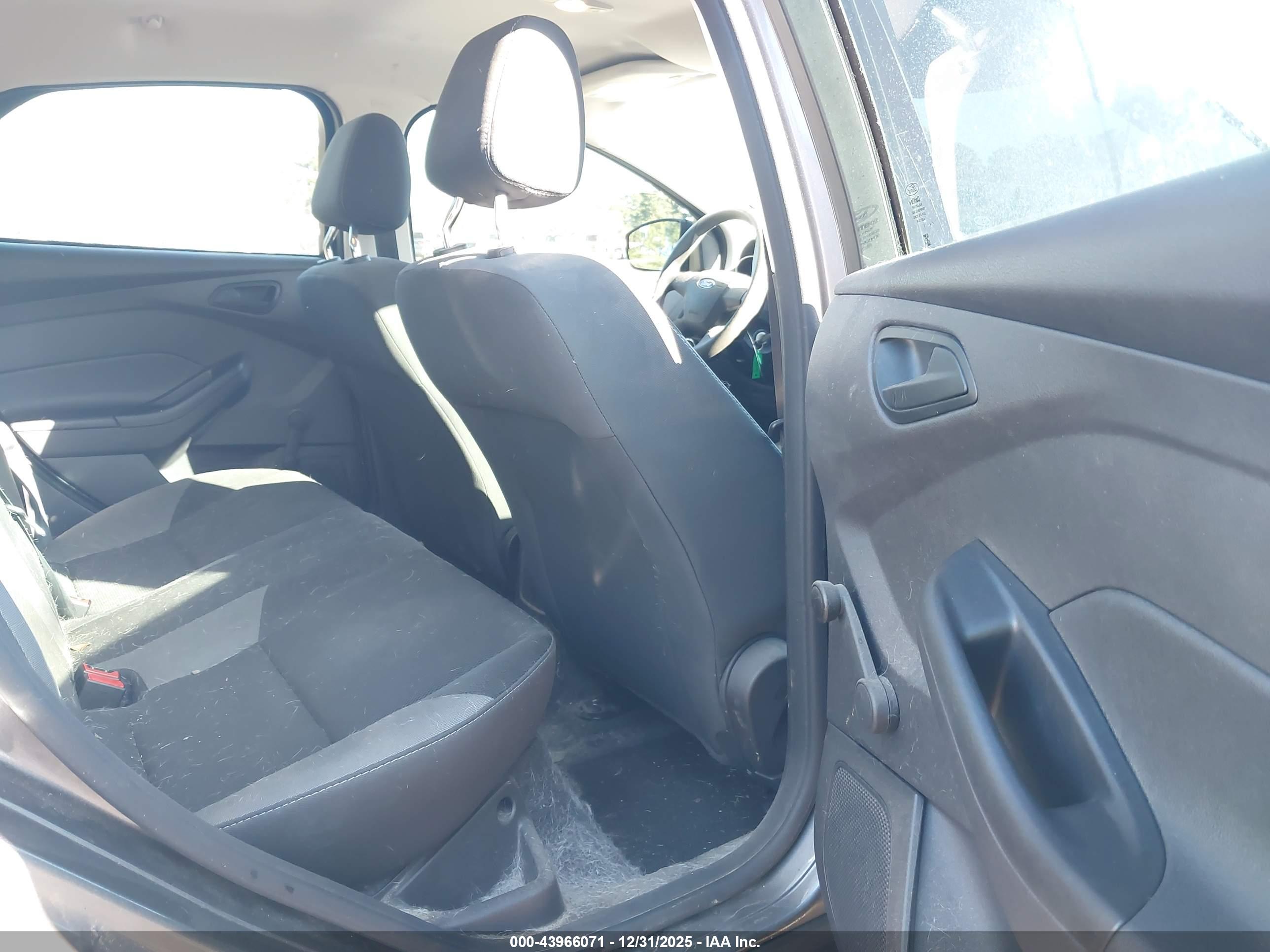 FORD FOCUS image 8