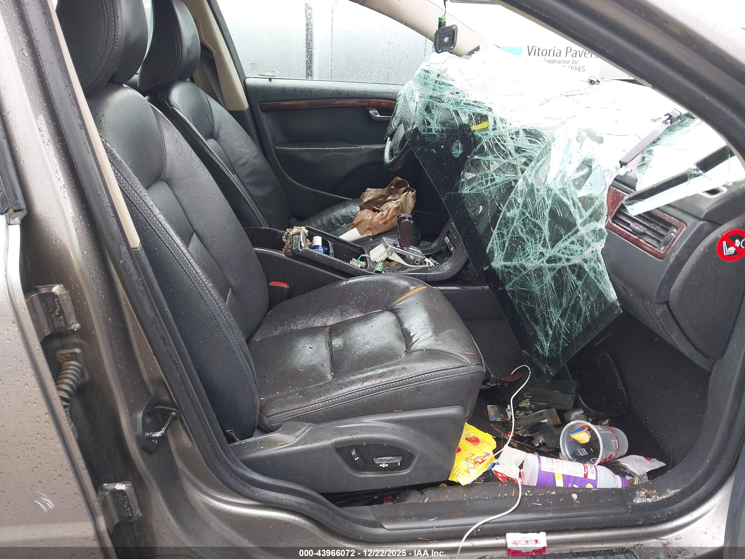 VOLVO XC70 image 5