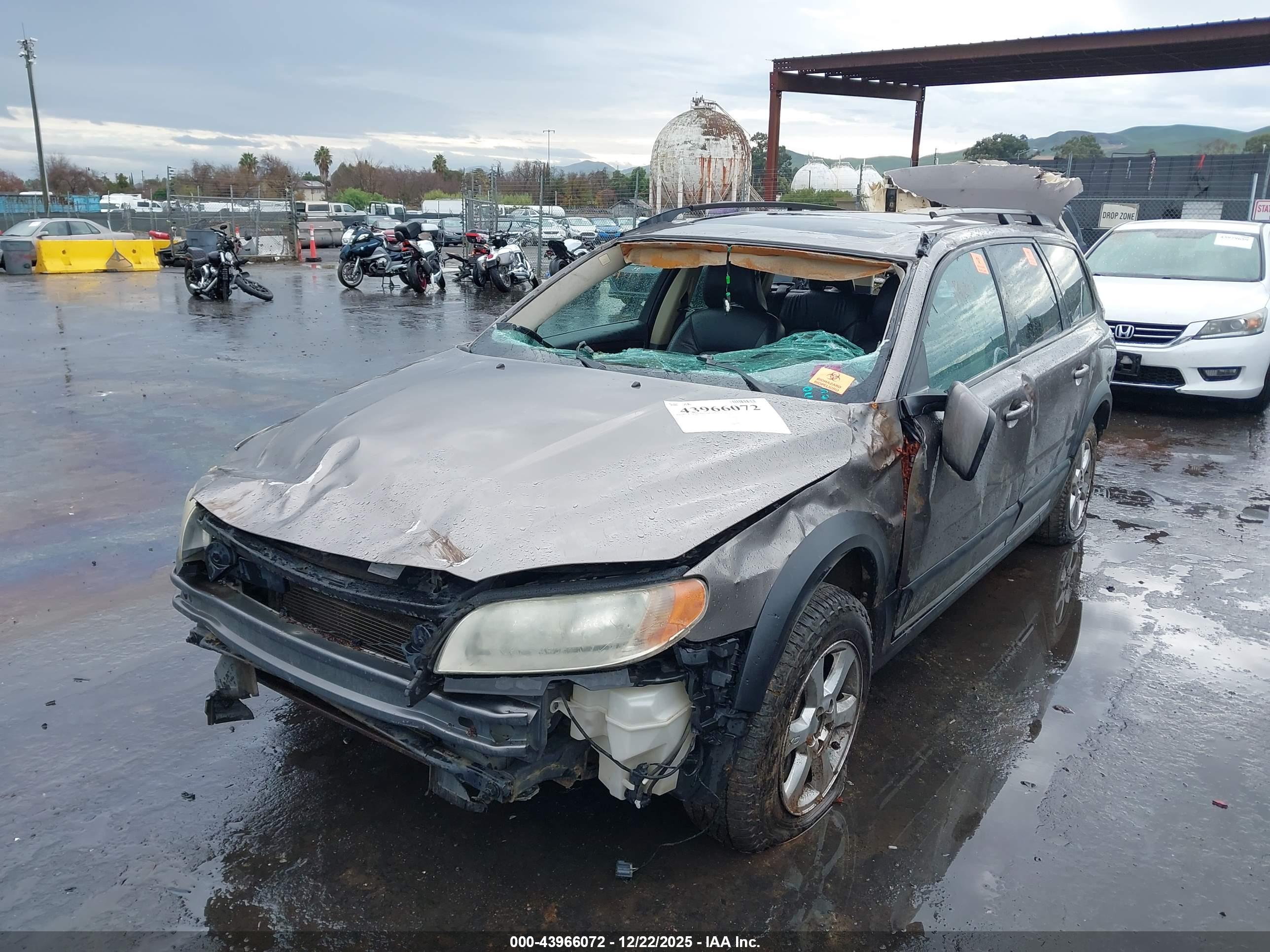 VOLVO XC70 image 6