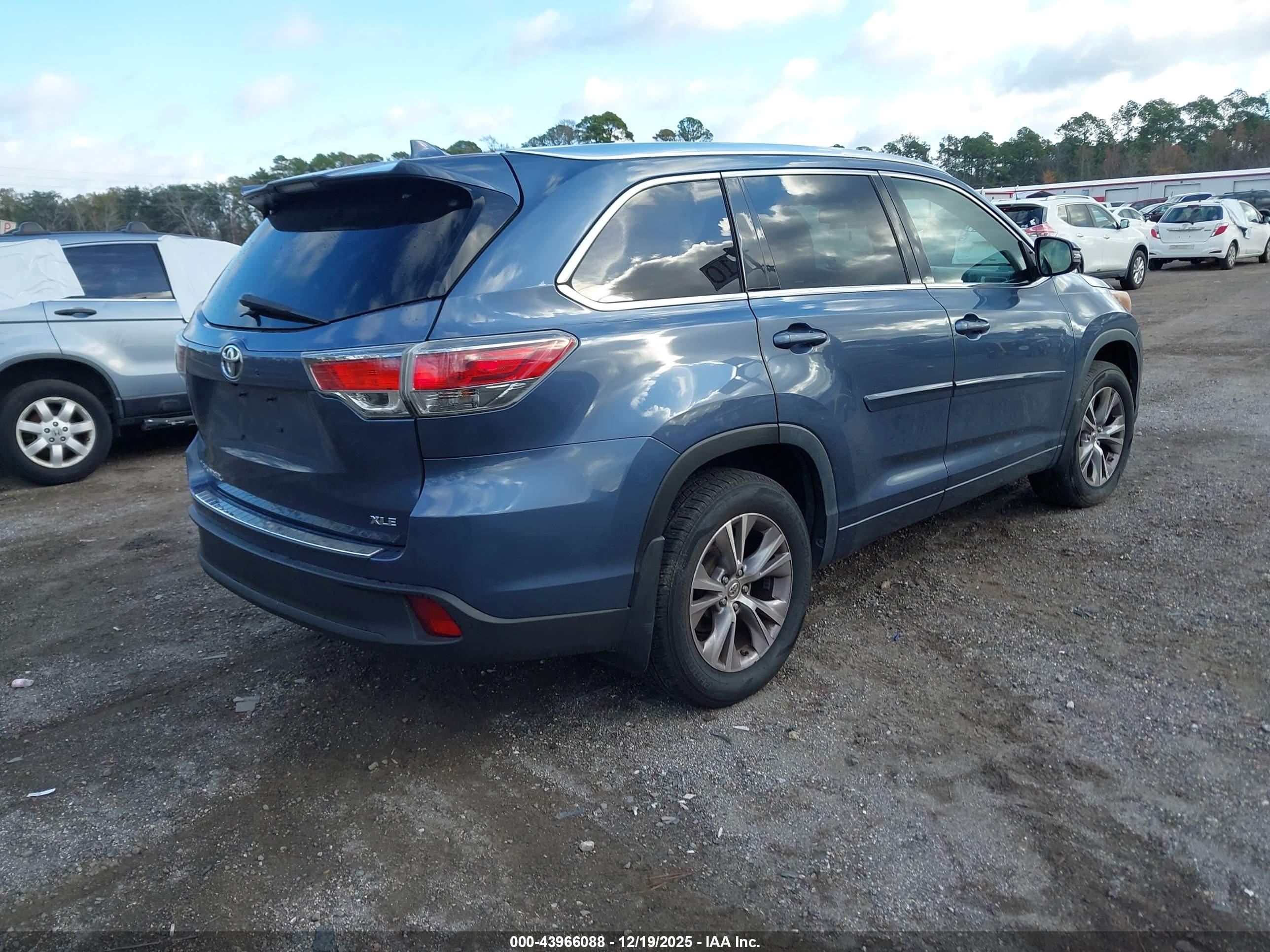 TOYOTA HIGHLANDER image 4