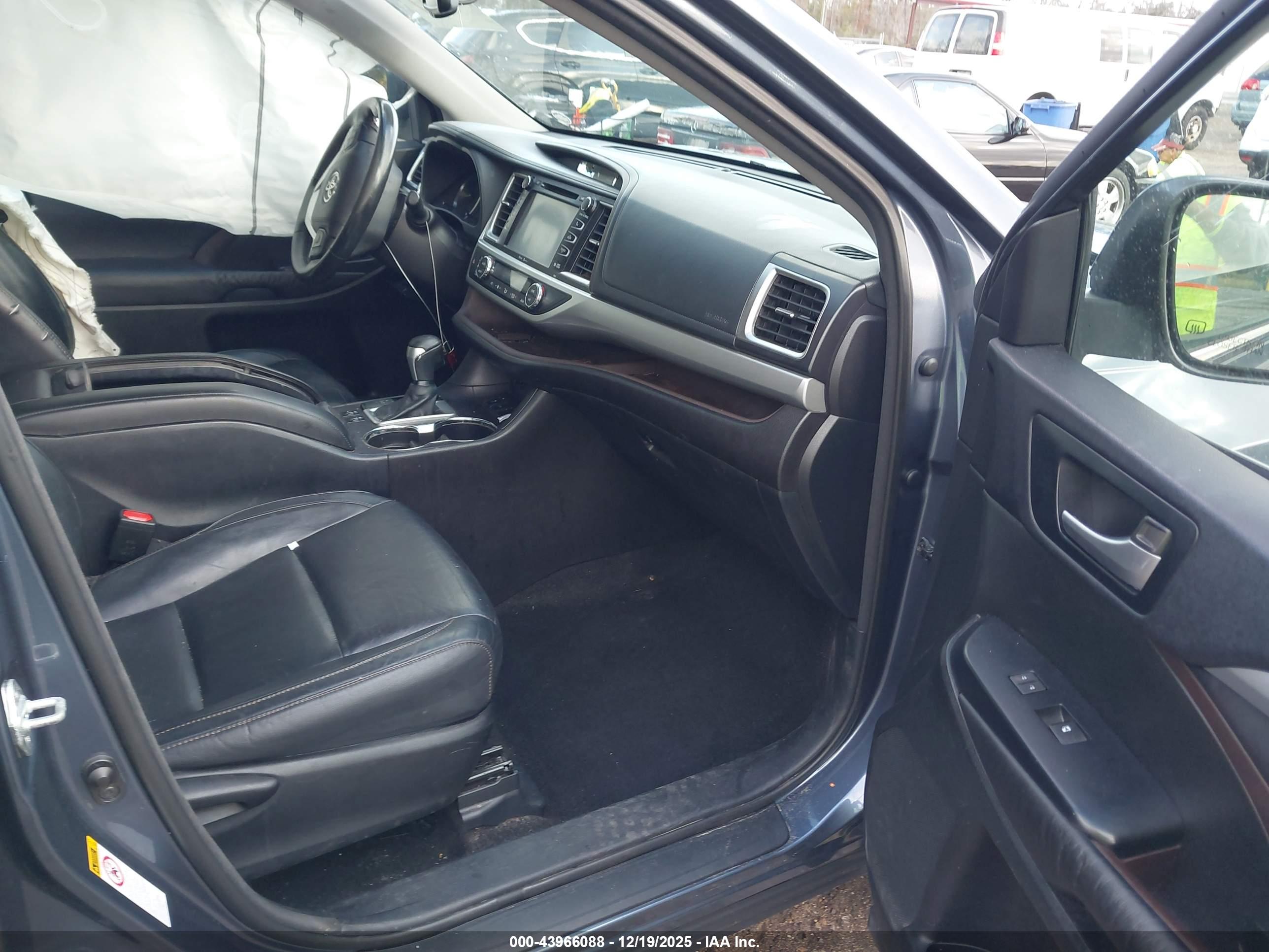 TOYOTA HIGHLANDER image 5