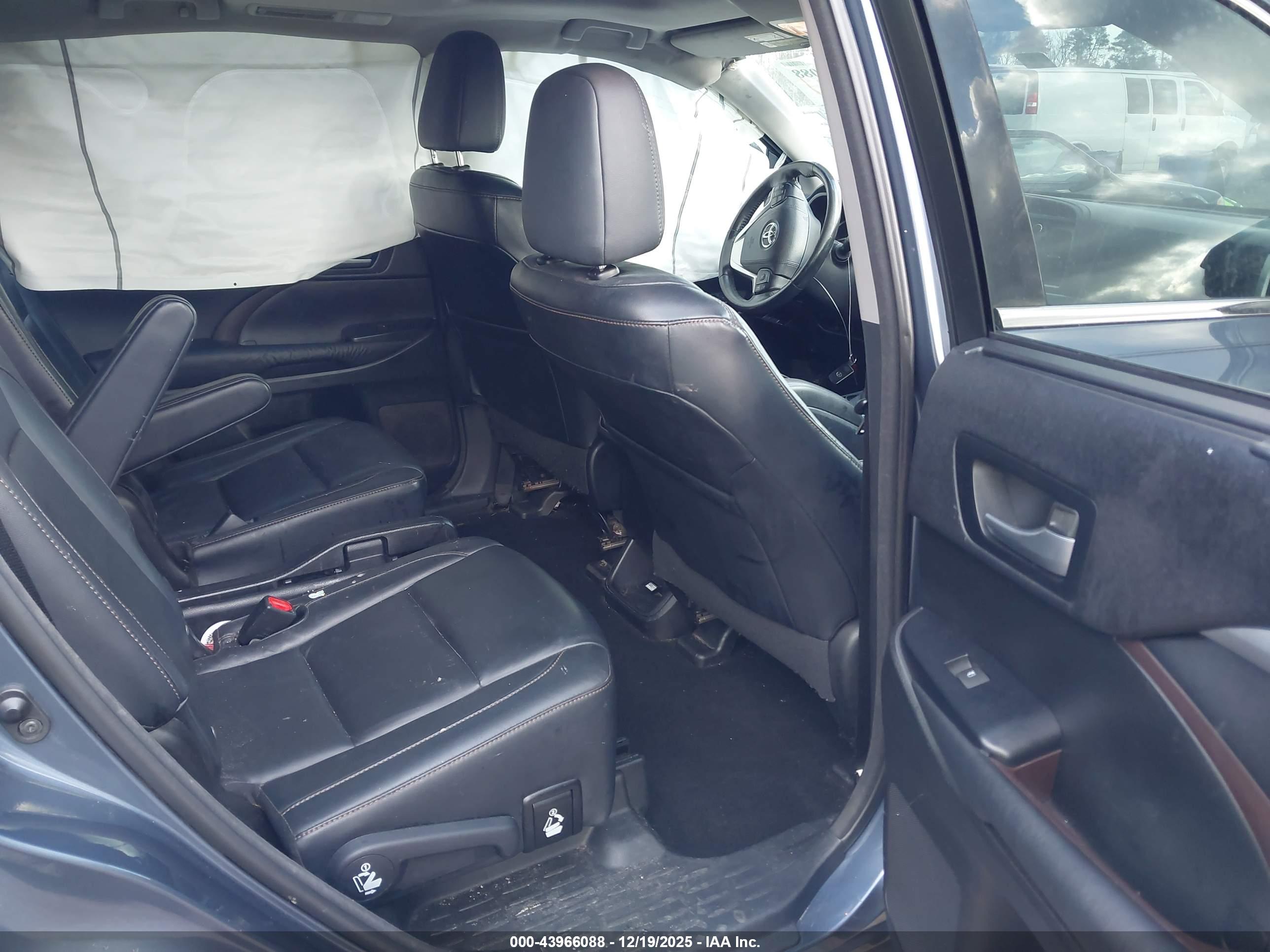 TOYOTA HIGHLANDER image 8
