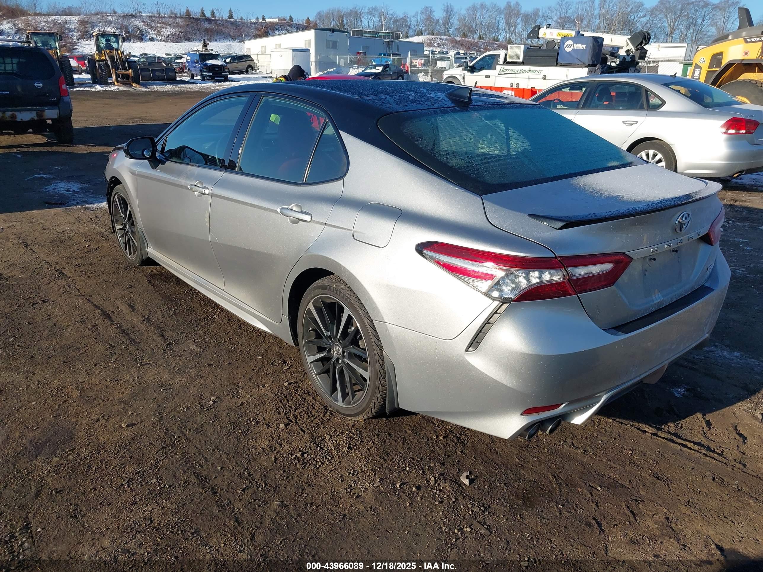 TOYOTA CAMRY image 3