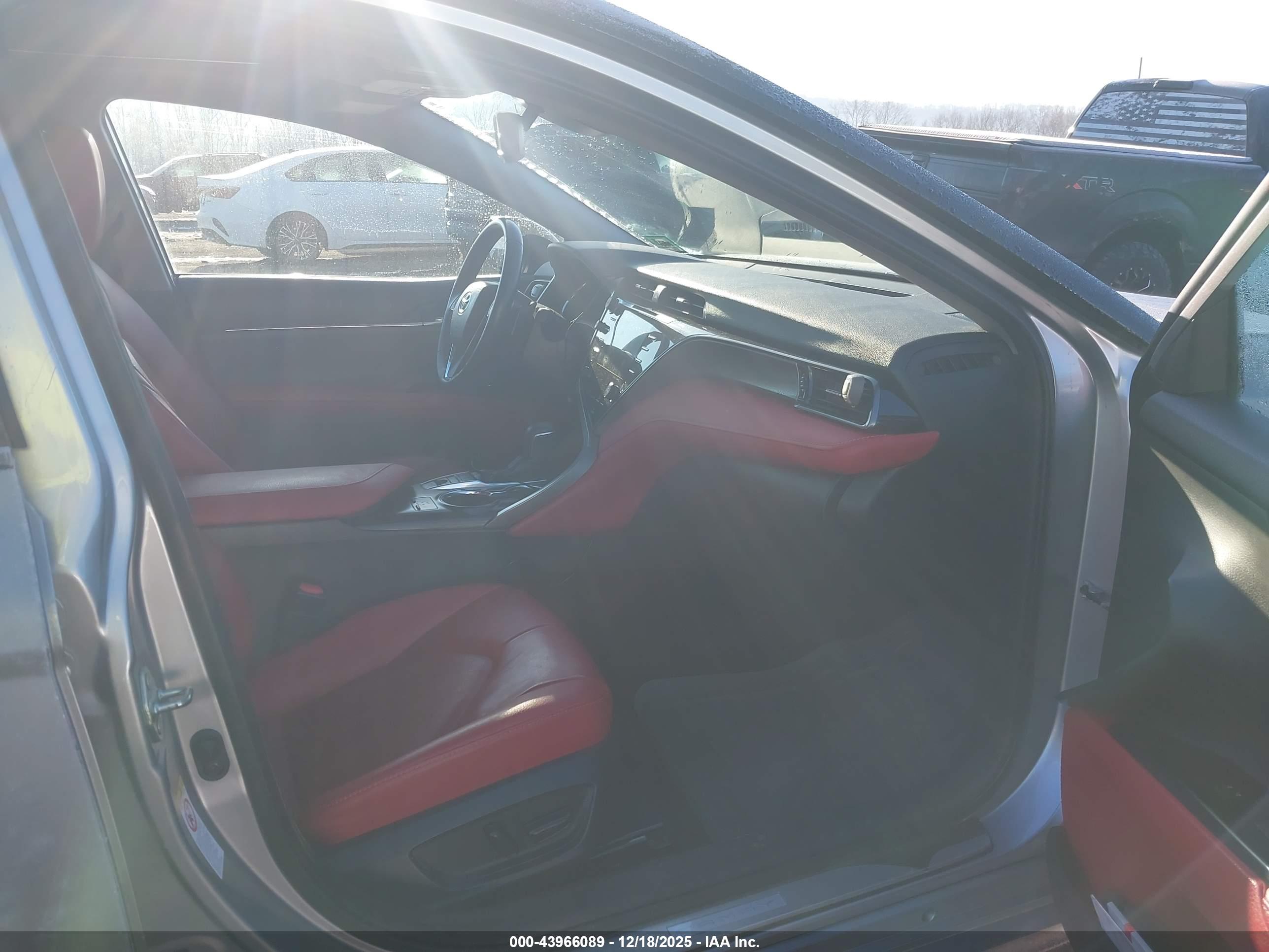 TOYOTA CAMRY image 5