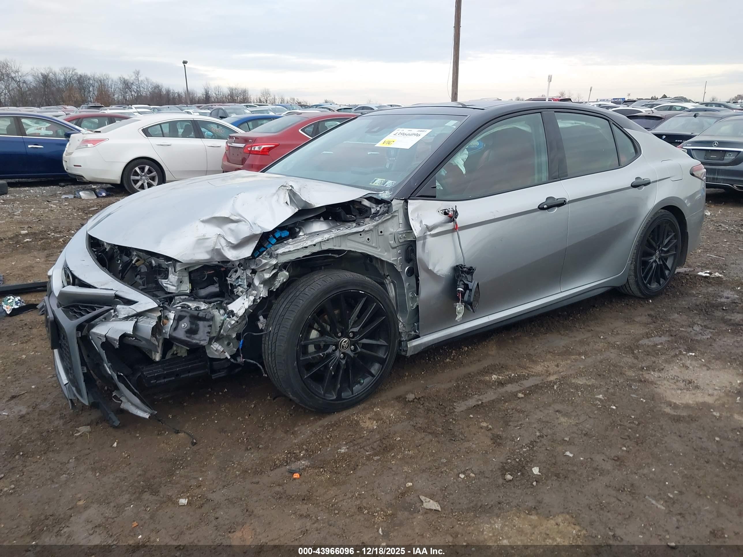 TOYOTA CAMRY image 2