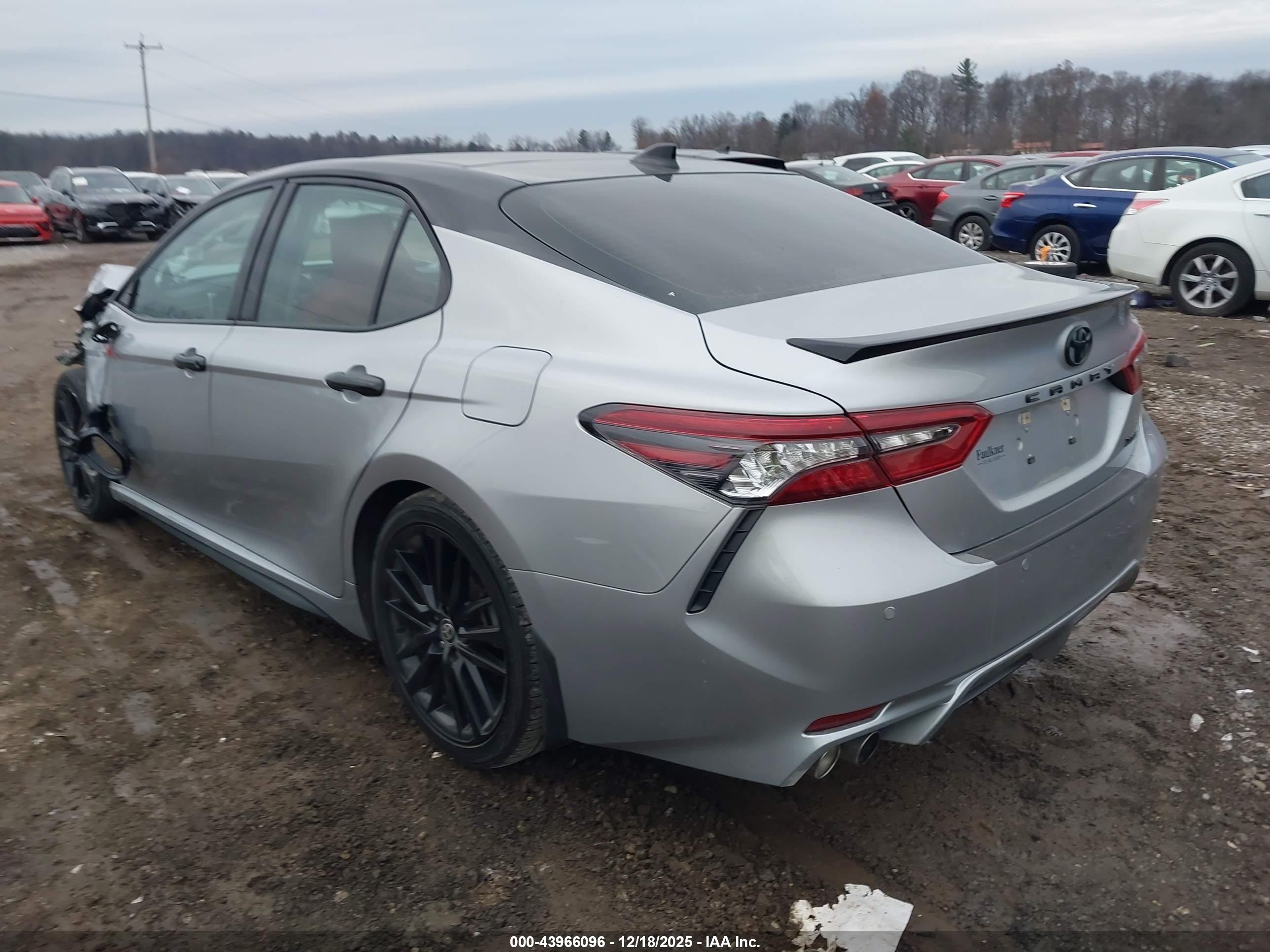 TOYOTA CAMRY image 3