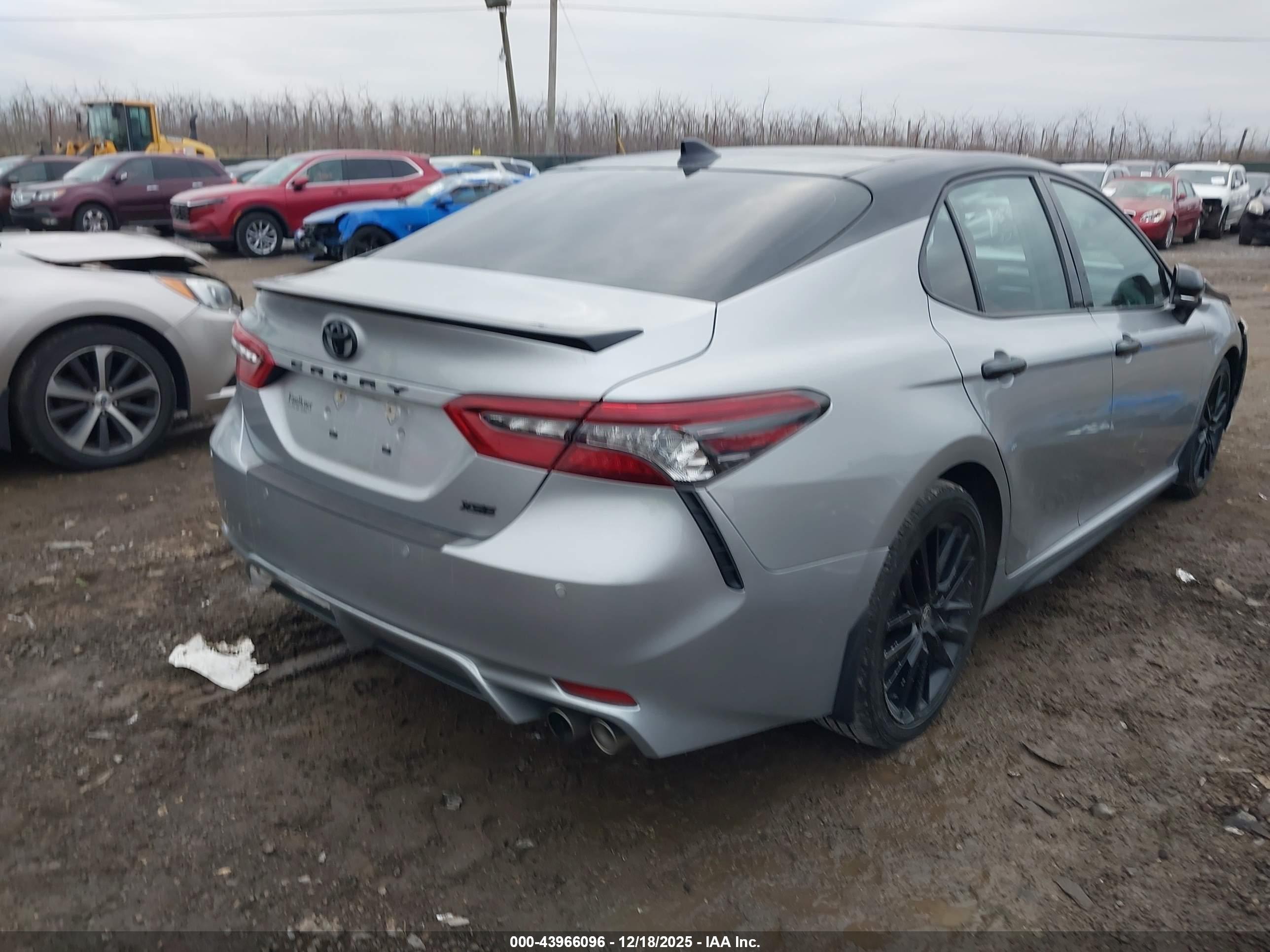 TOYOTA CAMRY image 4