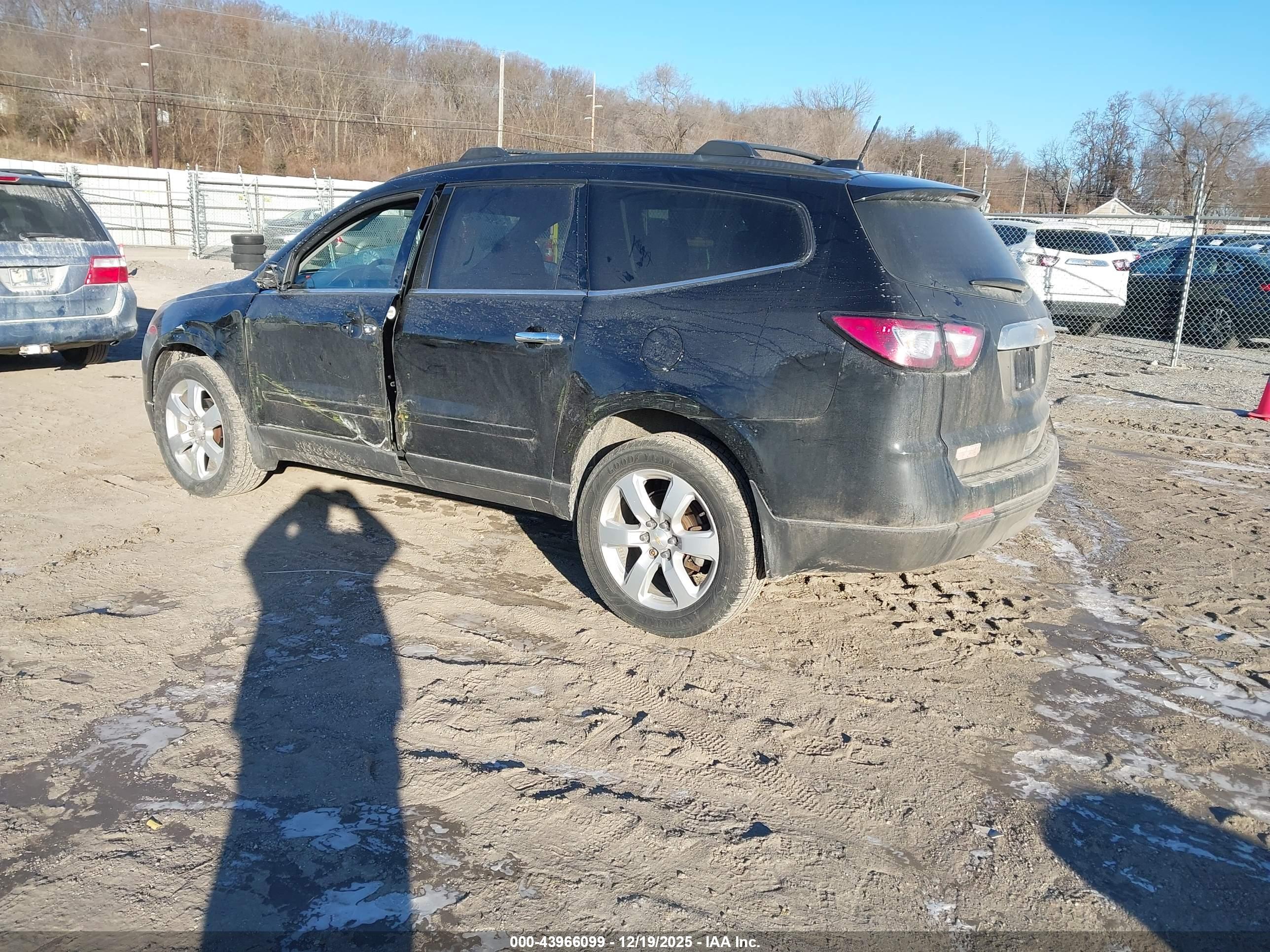 CHEVROLET TRAVERSE image 3