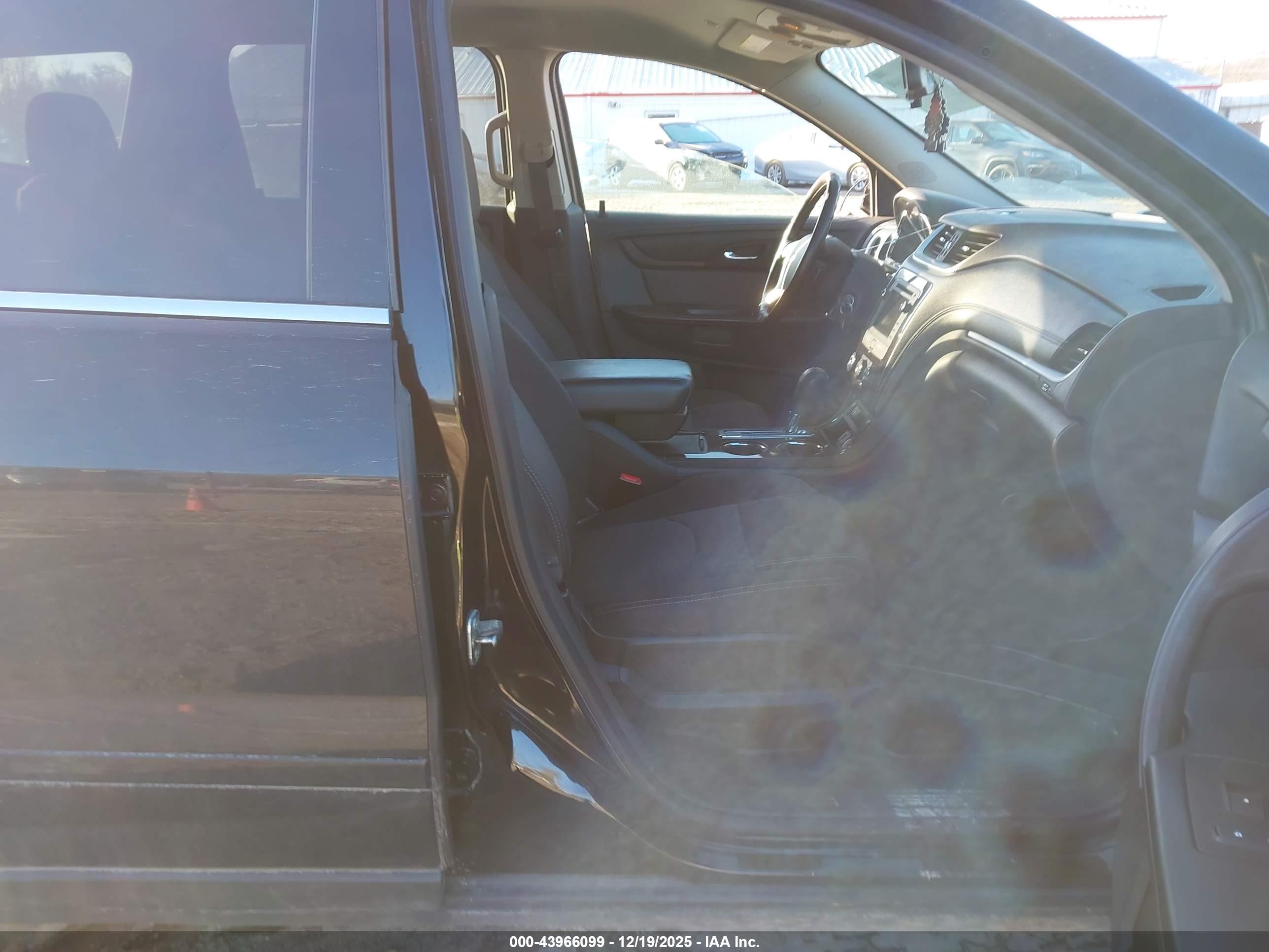 CHEVROLET TRAVERSE image 5
