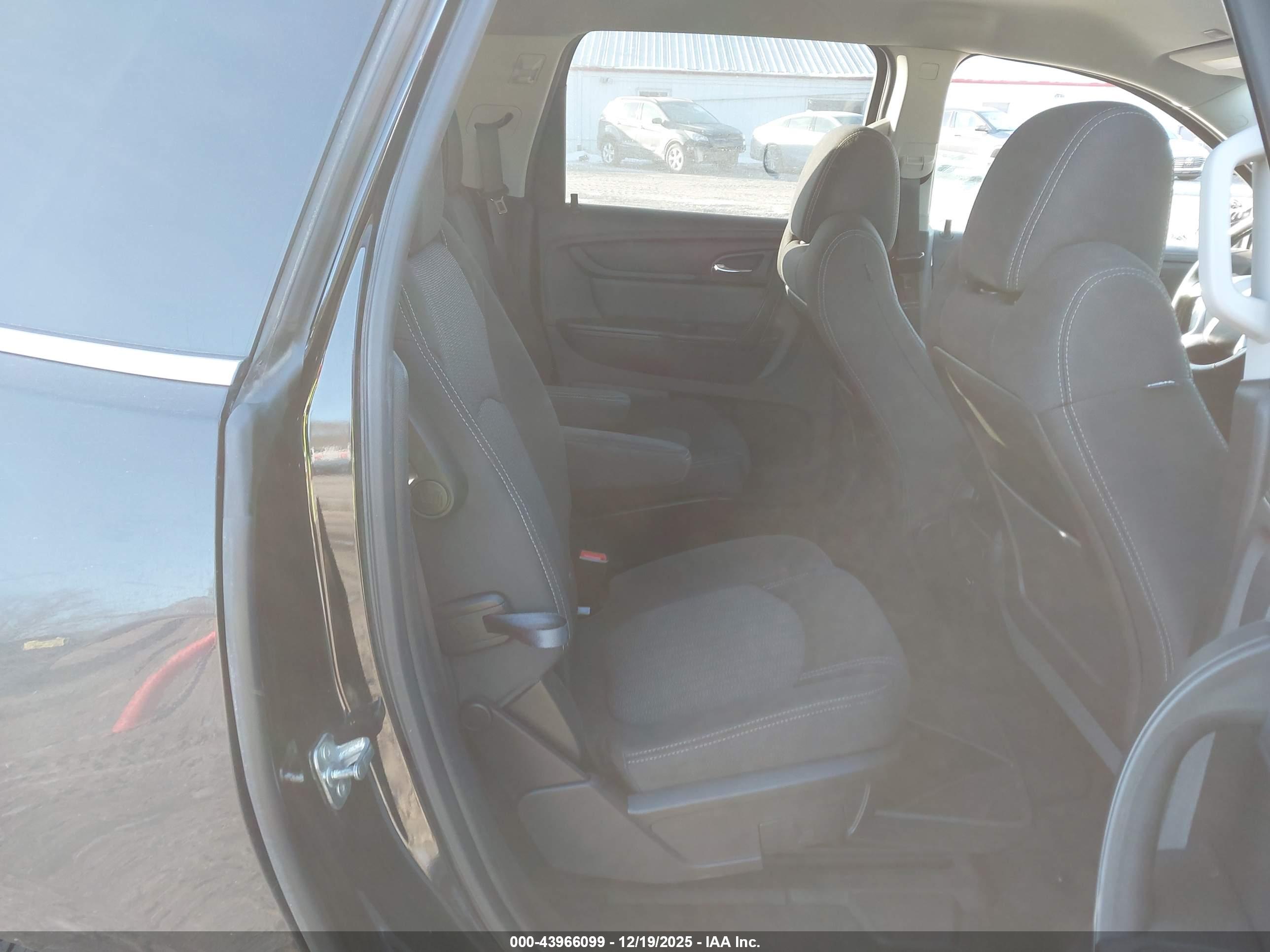 CHEVROLET TRAVERSE image 8