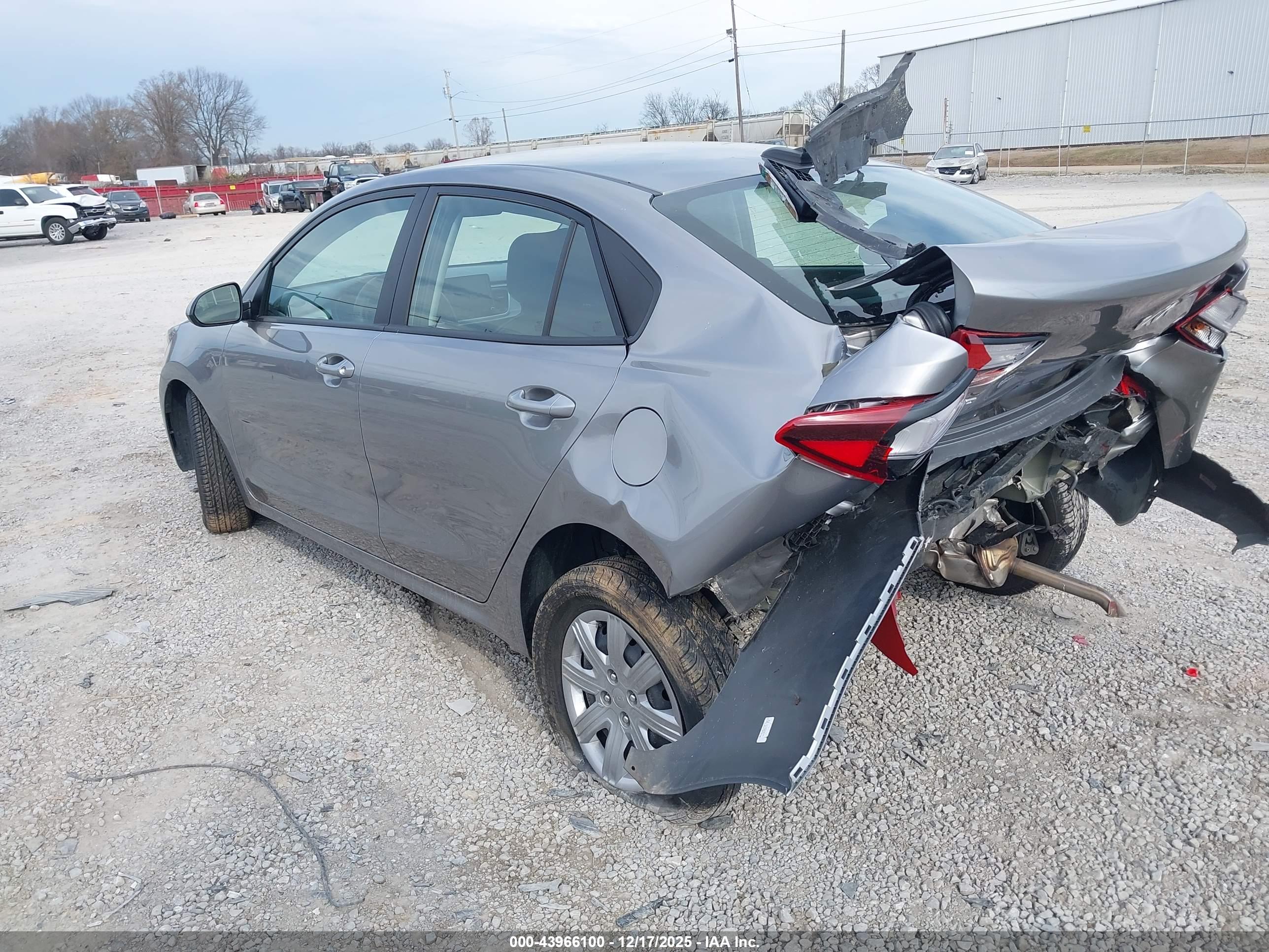 KIA RIO image 3