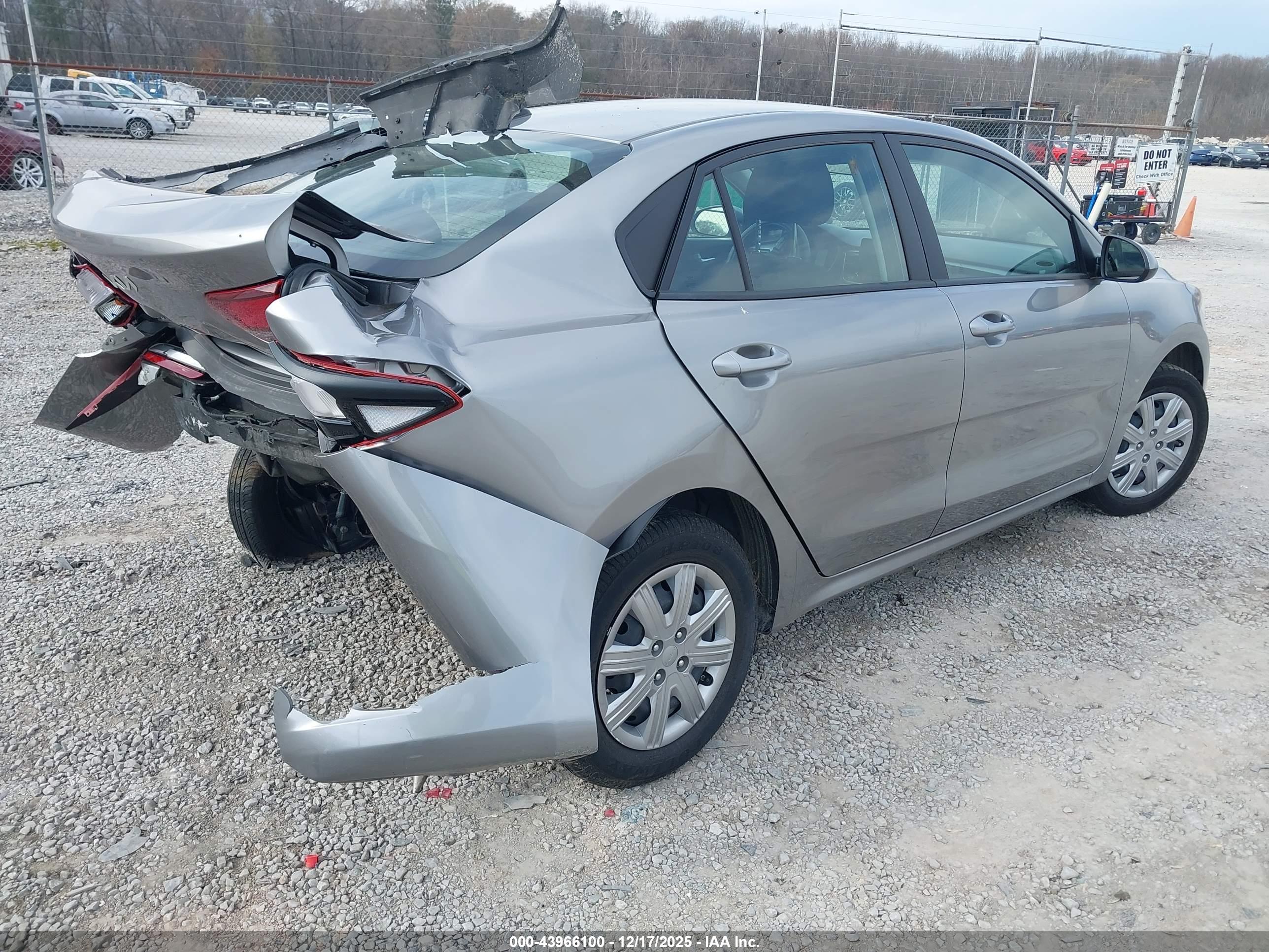 KIA RIO image 4