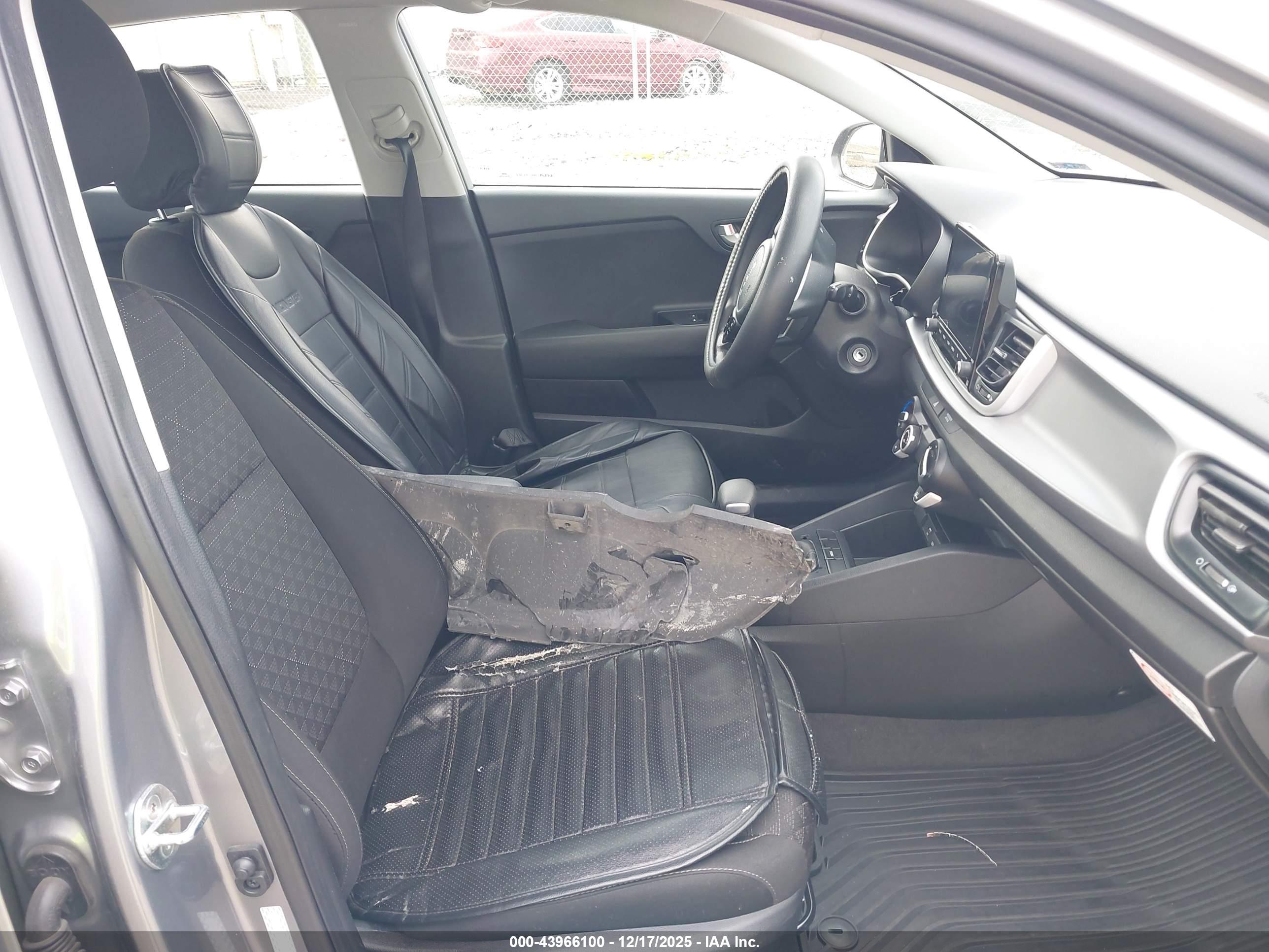 KIA RIO image 5