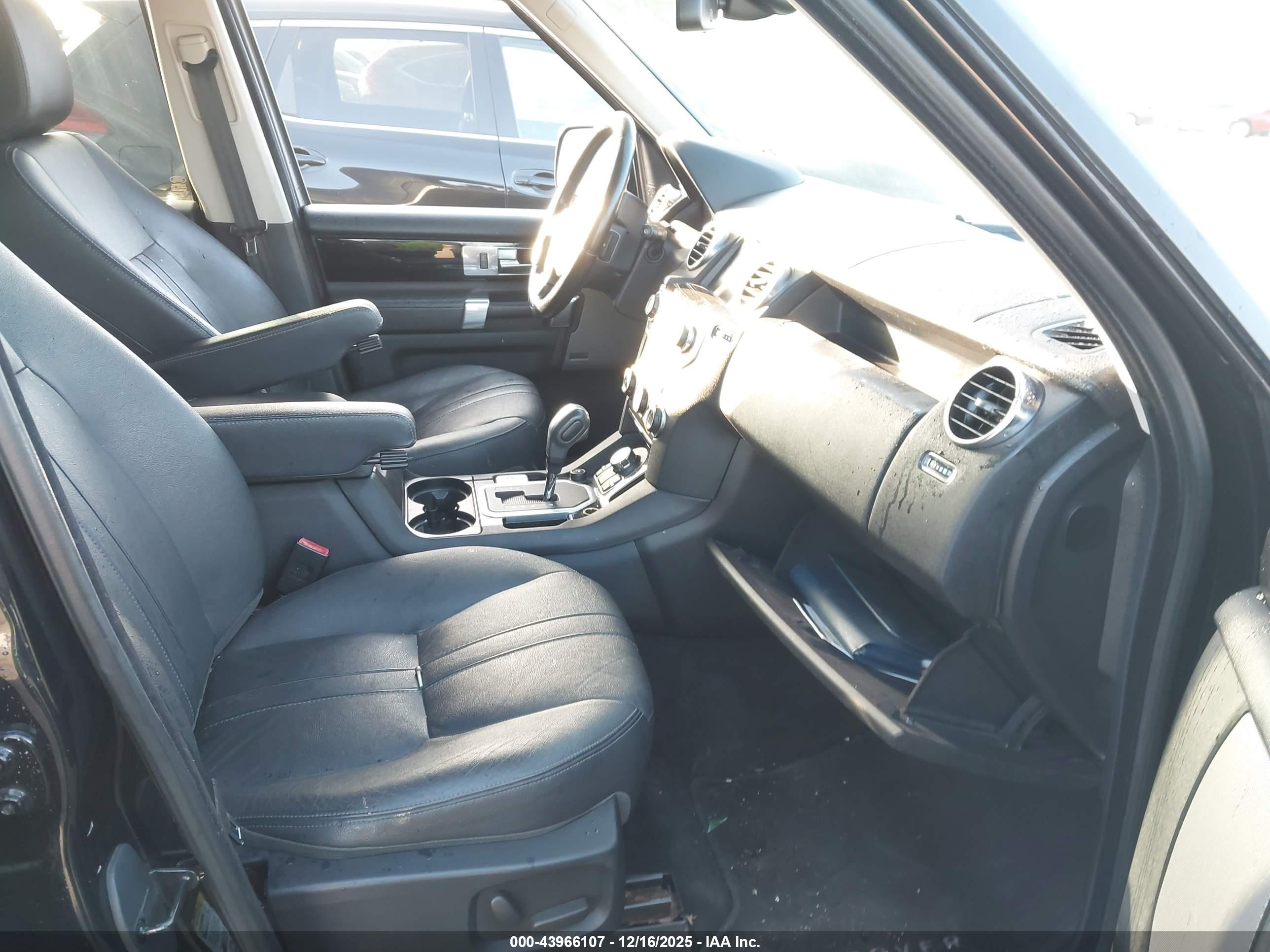 LAND ROVER image 5