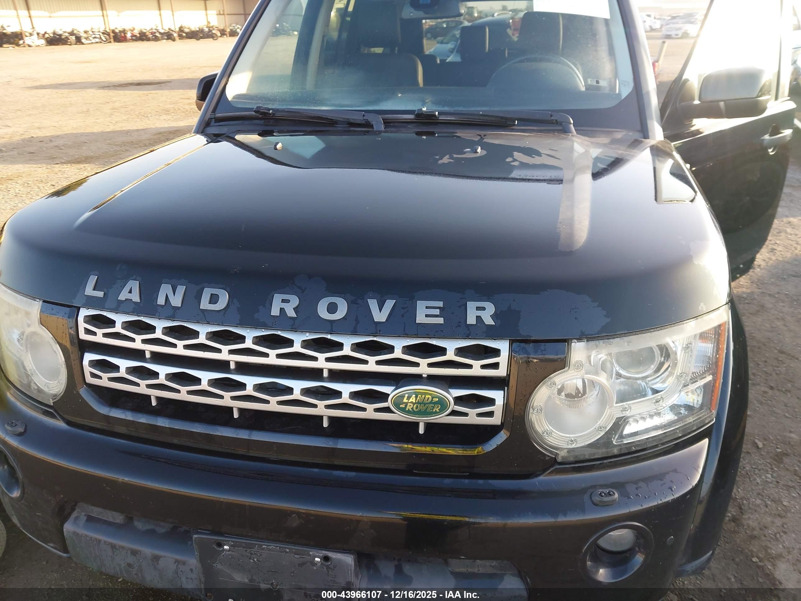LAND ROVER image 6