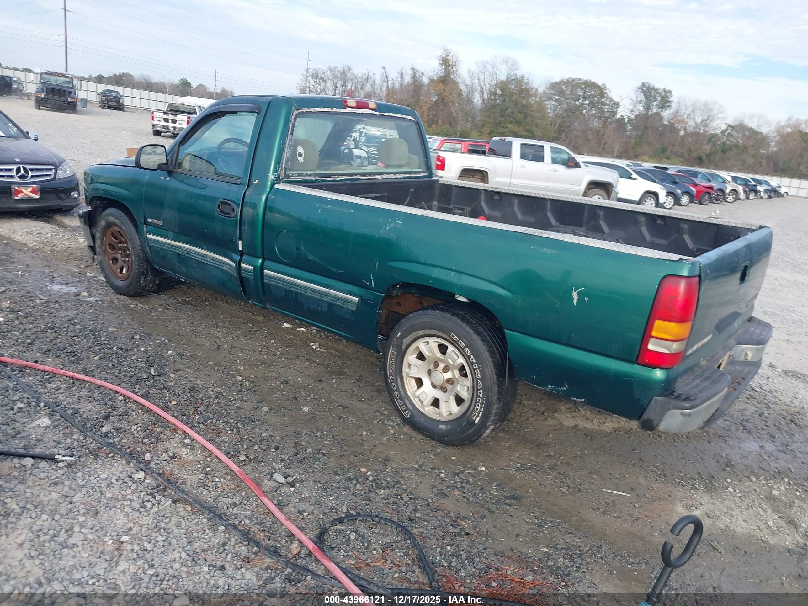 CHEVROLET SILVERADO image 3