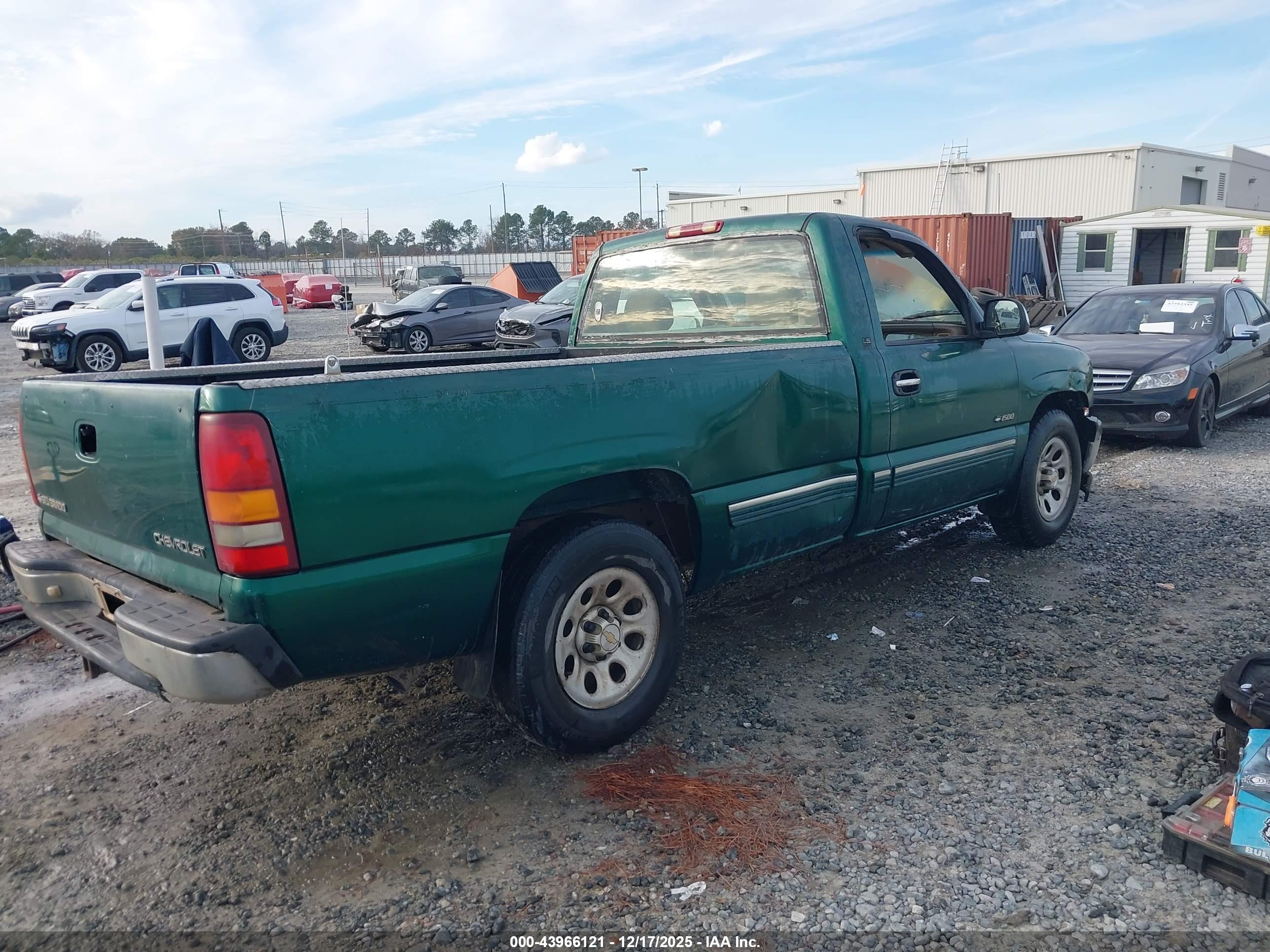 CHEVROLET SILVERADO image 4