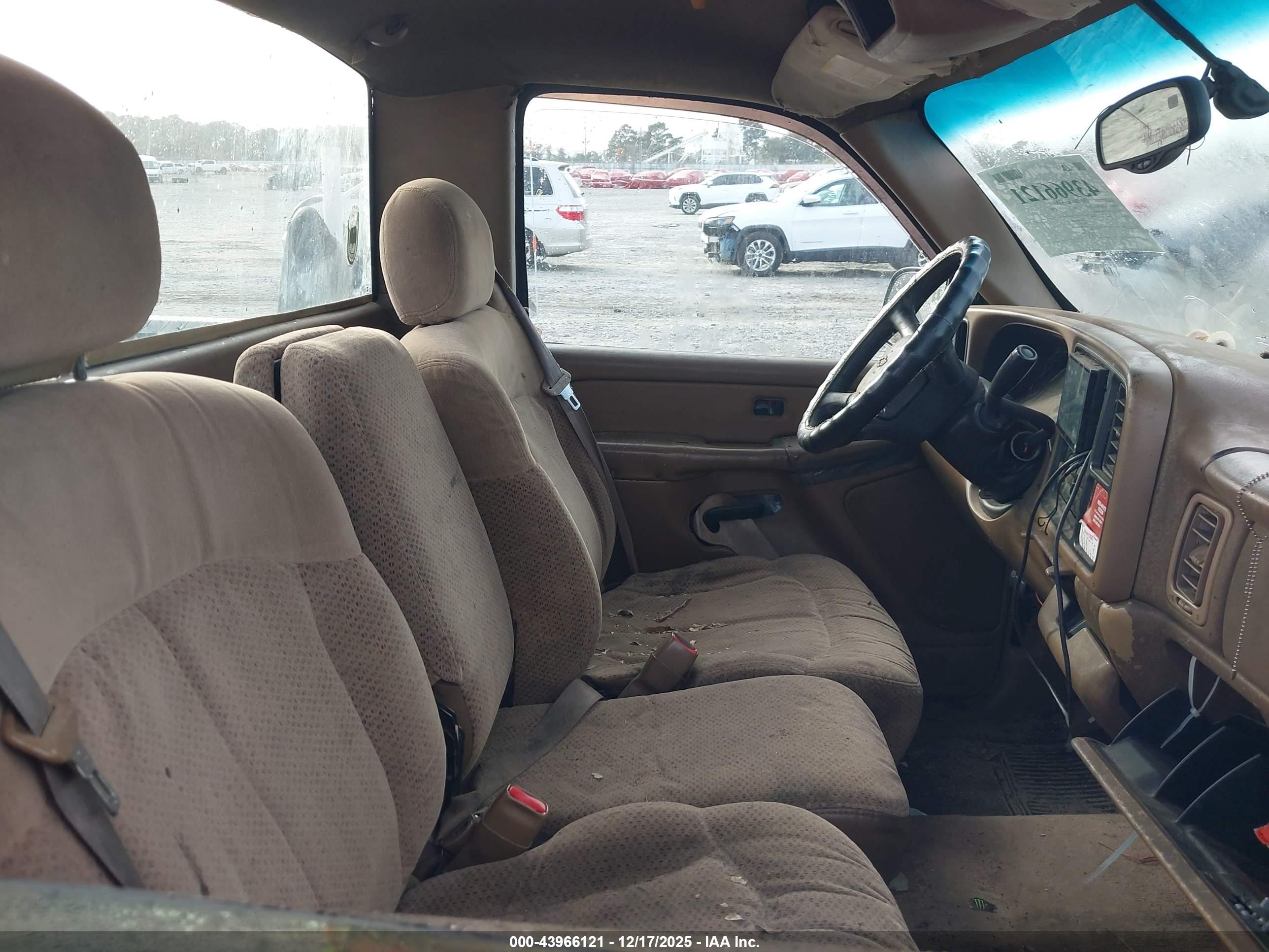 CHEVROLET SILVERADO image 5