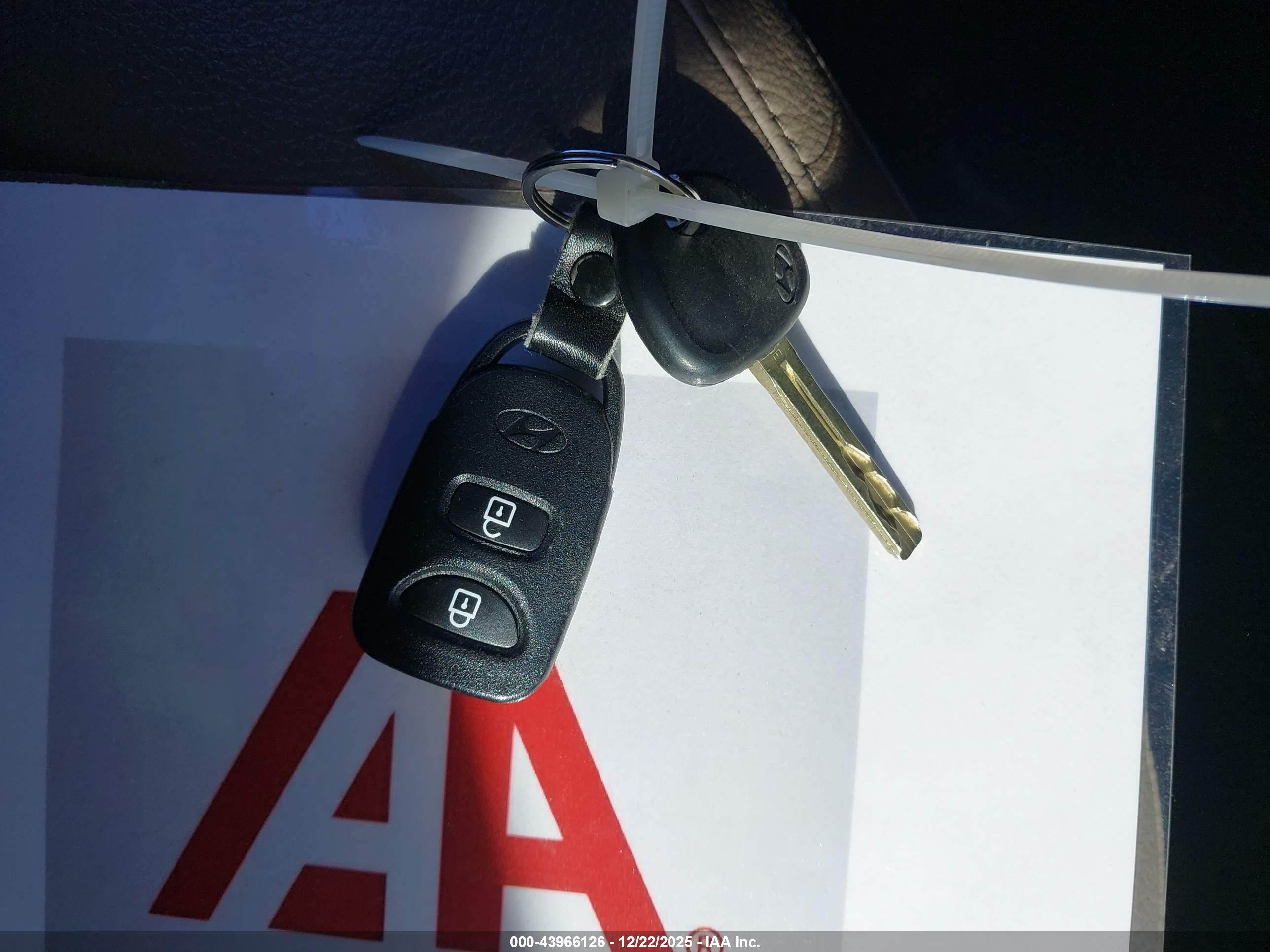 HYUNDAI TUCSON image 11