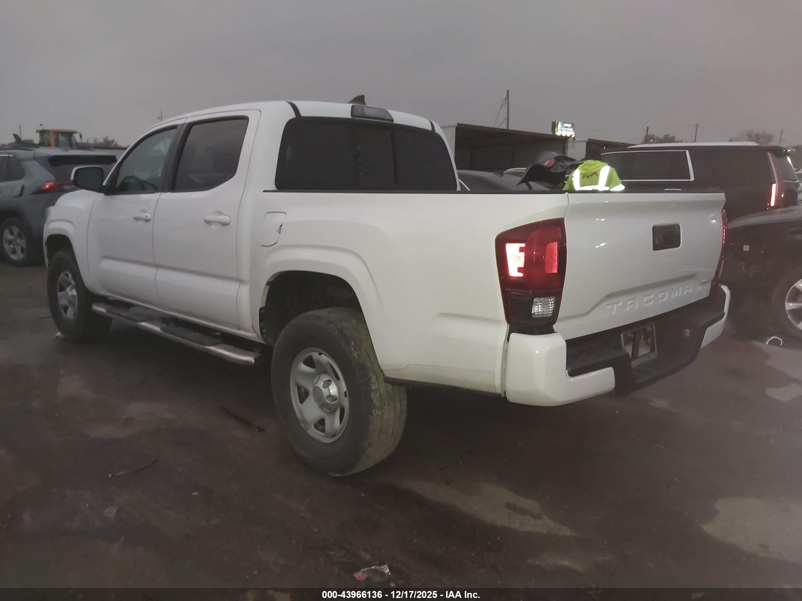 TOYOTA TACOMA image 3