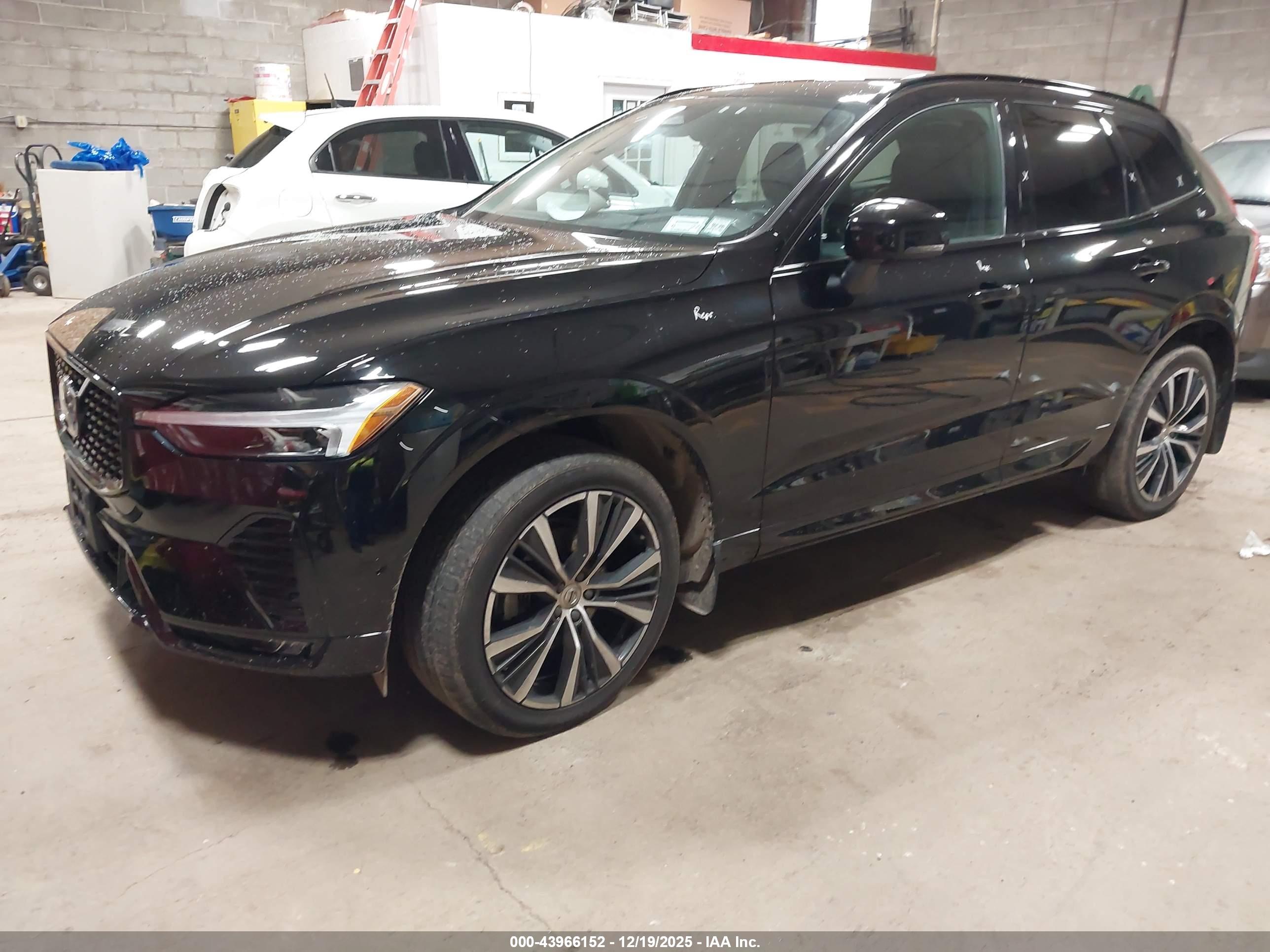 VOLVO XC60 image 2