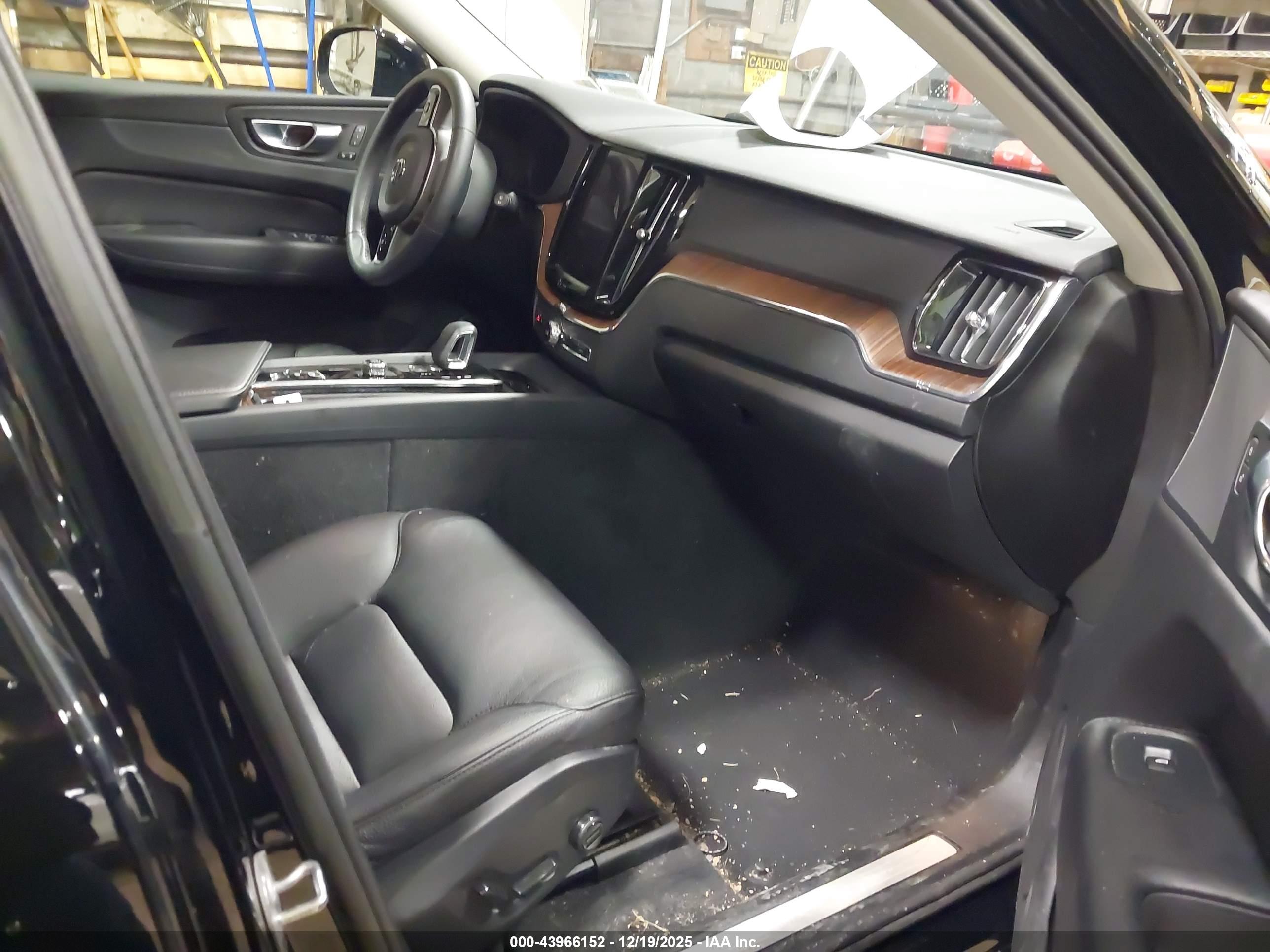 VOLVO XC60 image 5