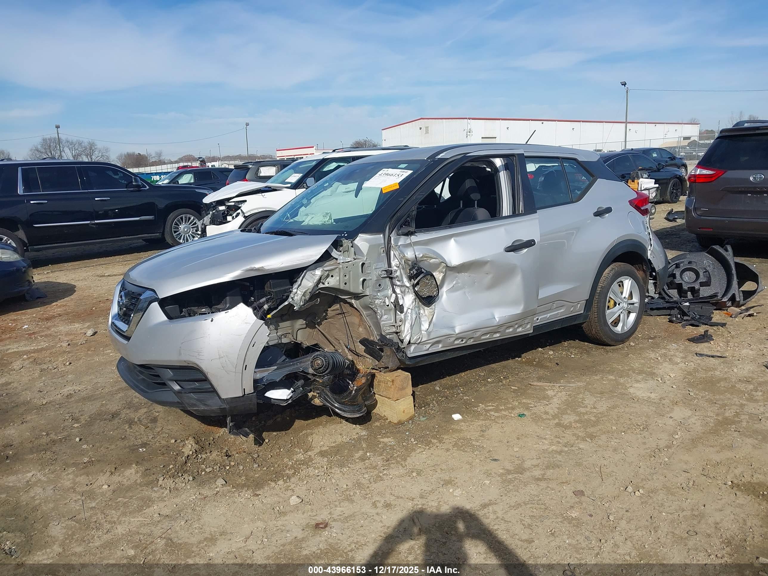 NISSAN KICKS image 2