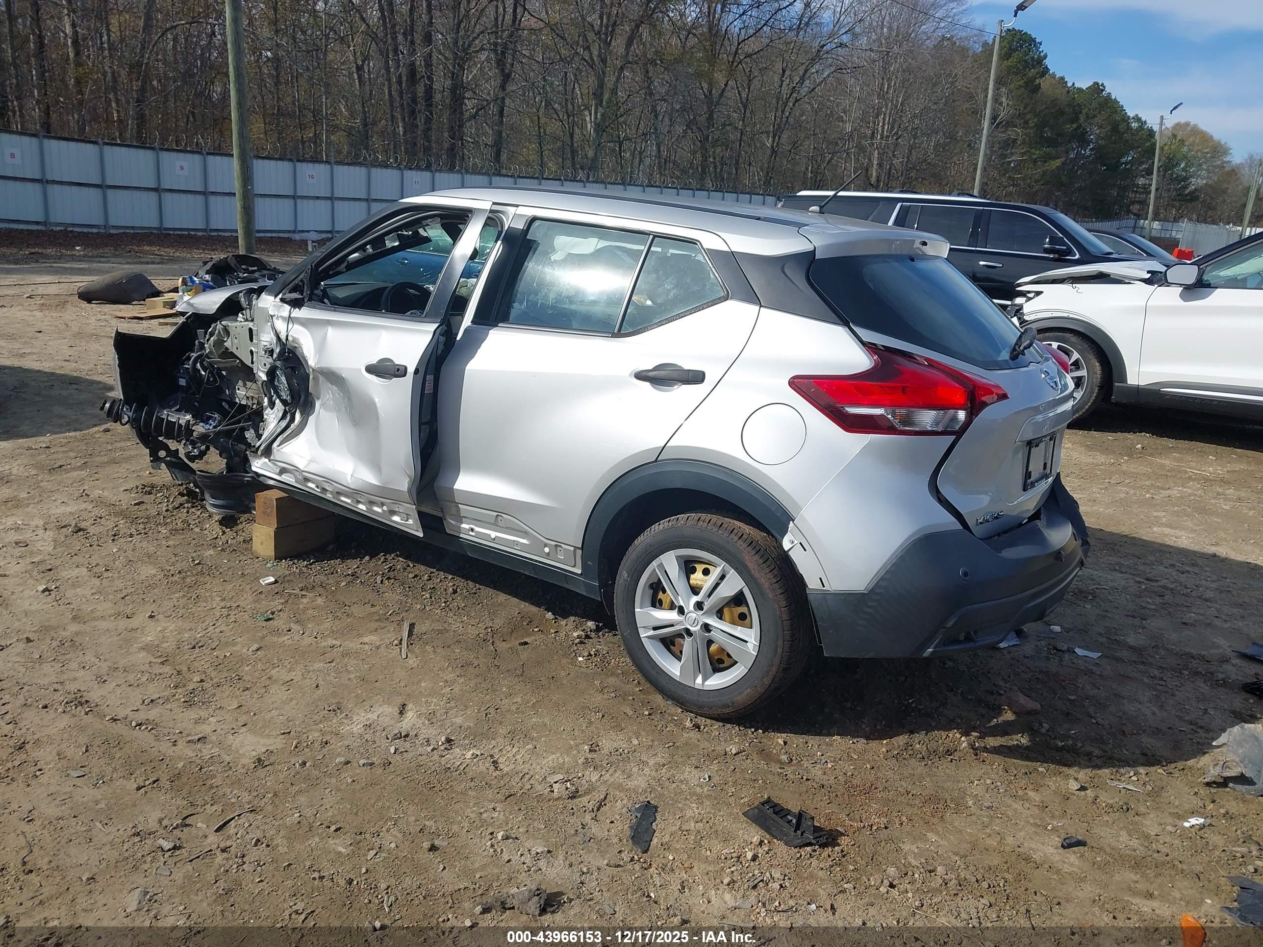 NISSAN KICKS image 3
