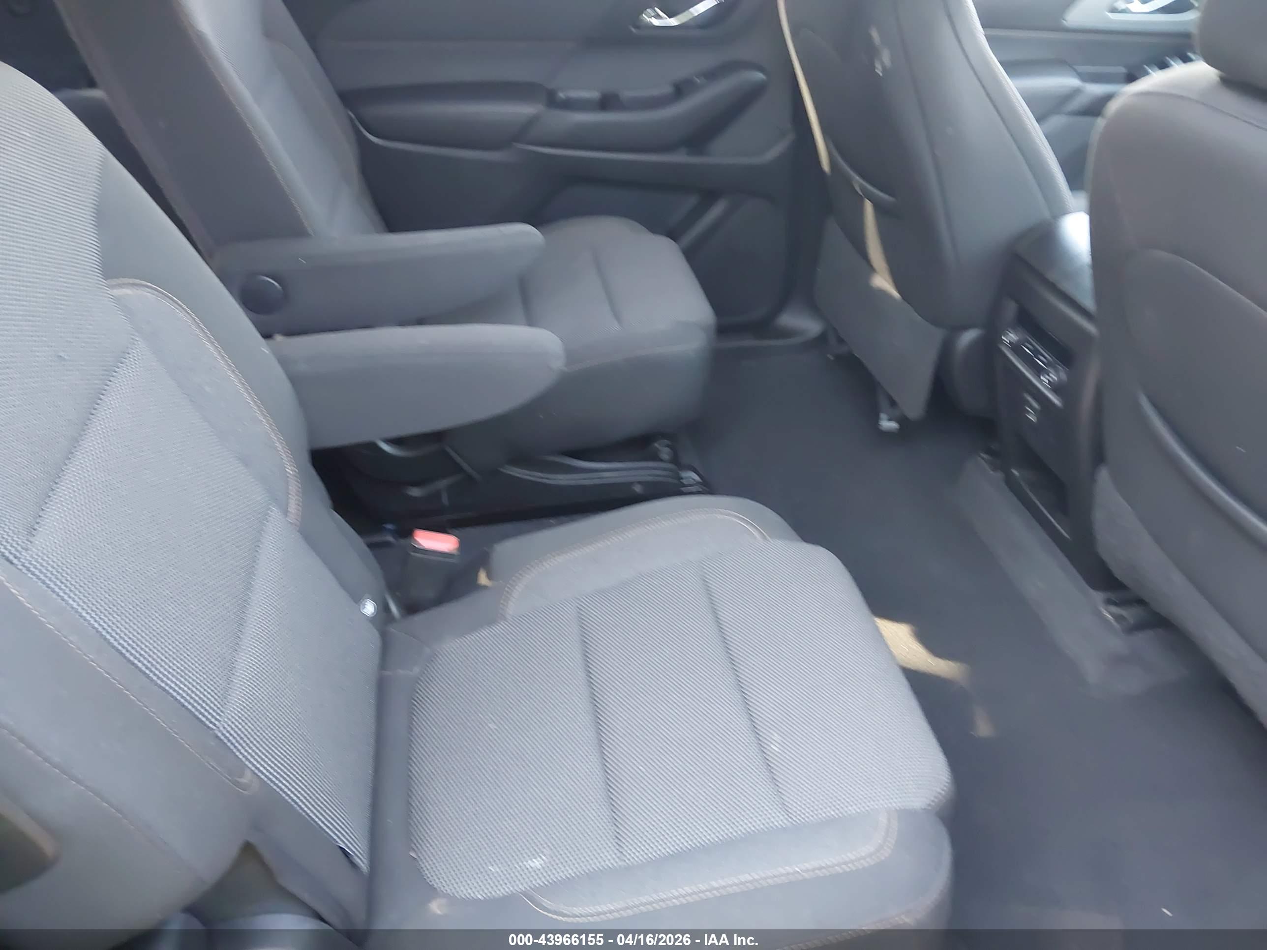 CHEVROLET TRAVERSE image 8