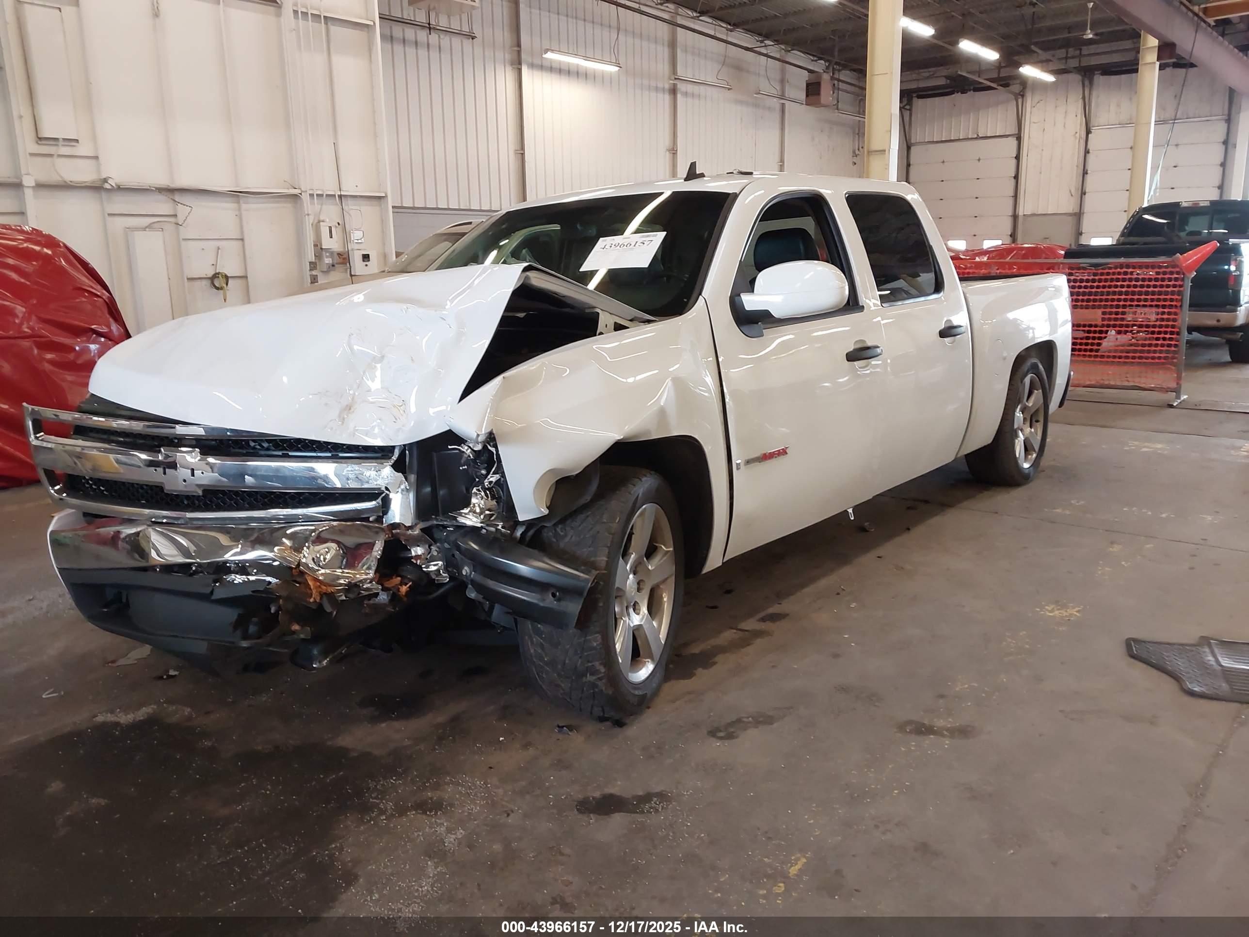 CHEVROLET SILVERADO image 2