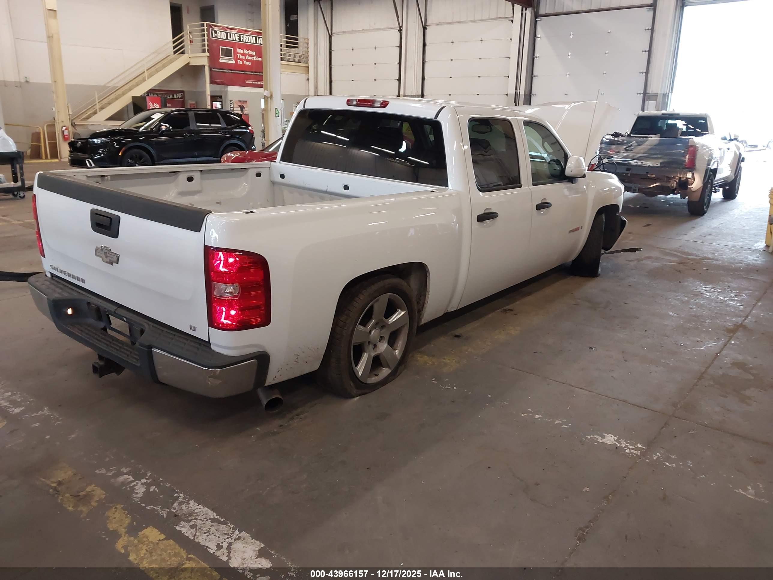 CHEVROLET SILVERADO image 4