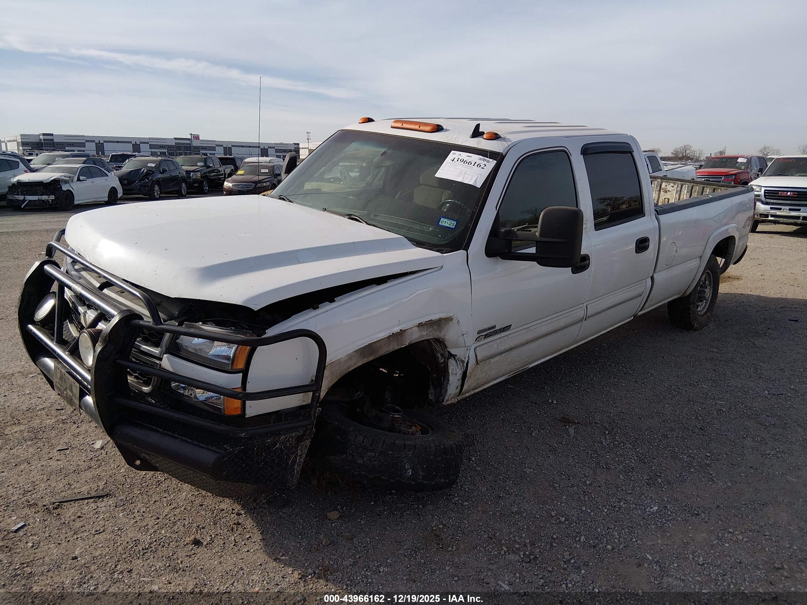 CHEVROLET SILVERADO image 2