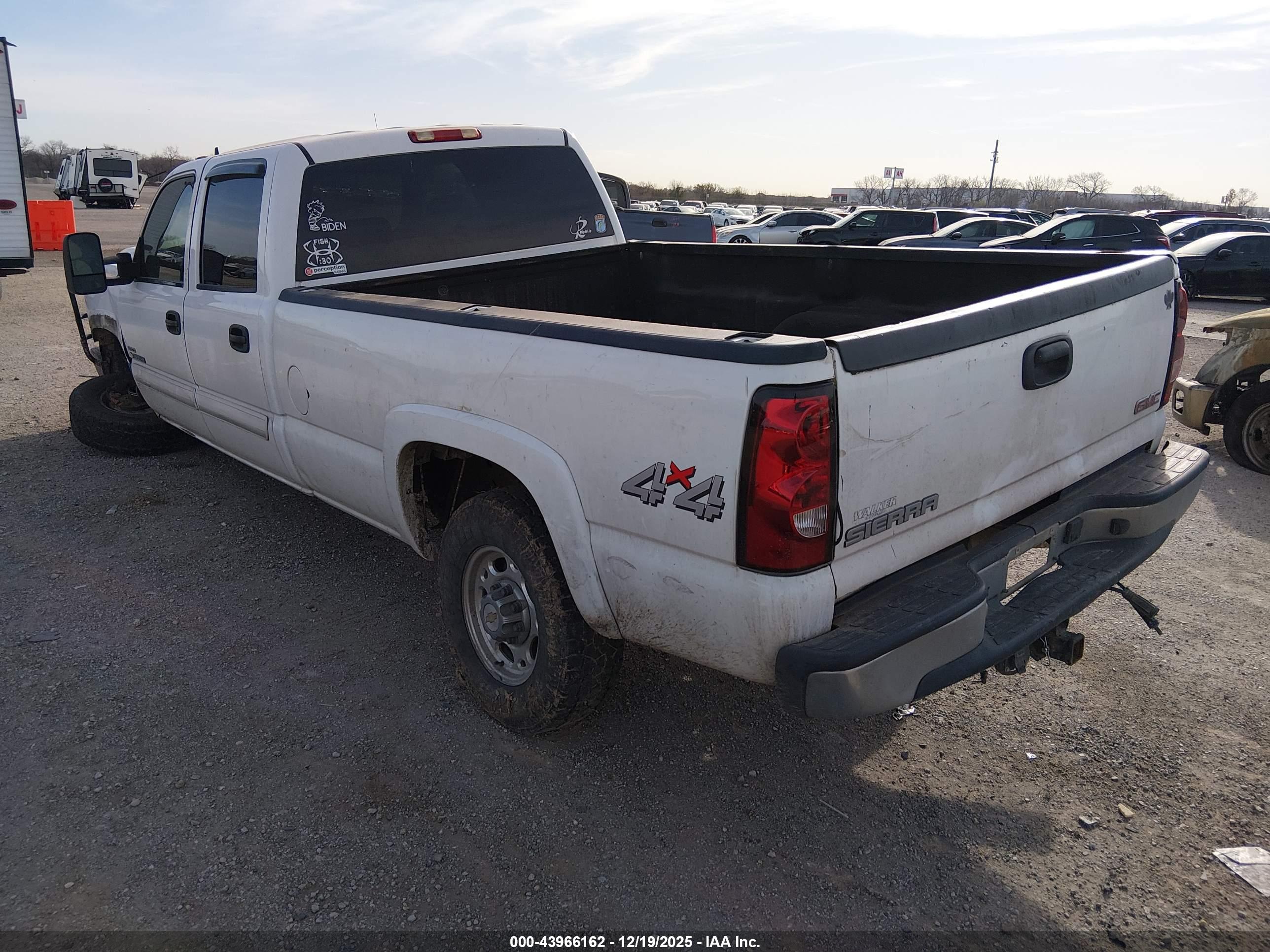 CHEVROLET SILVERADO image 3