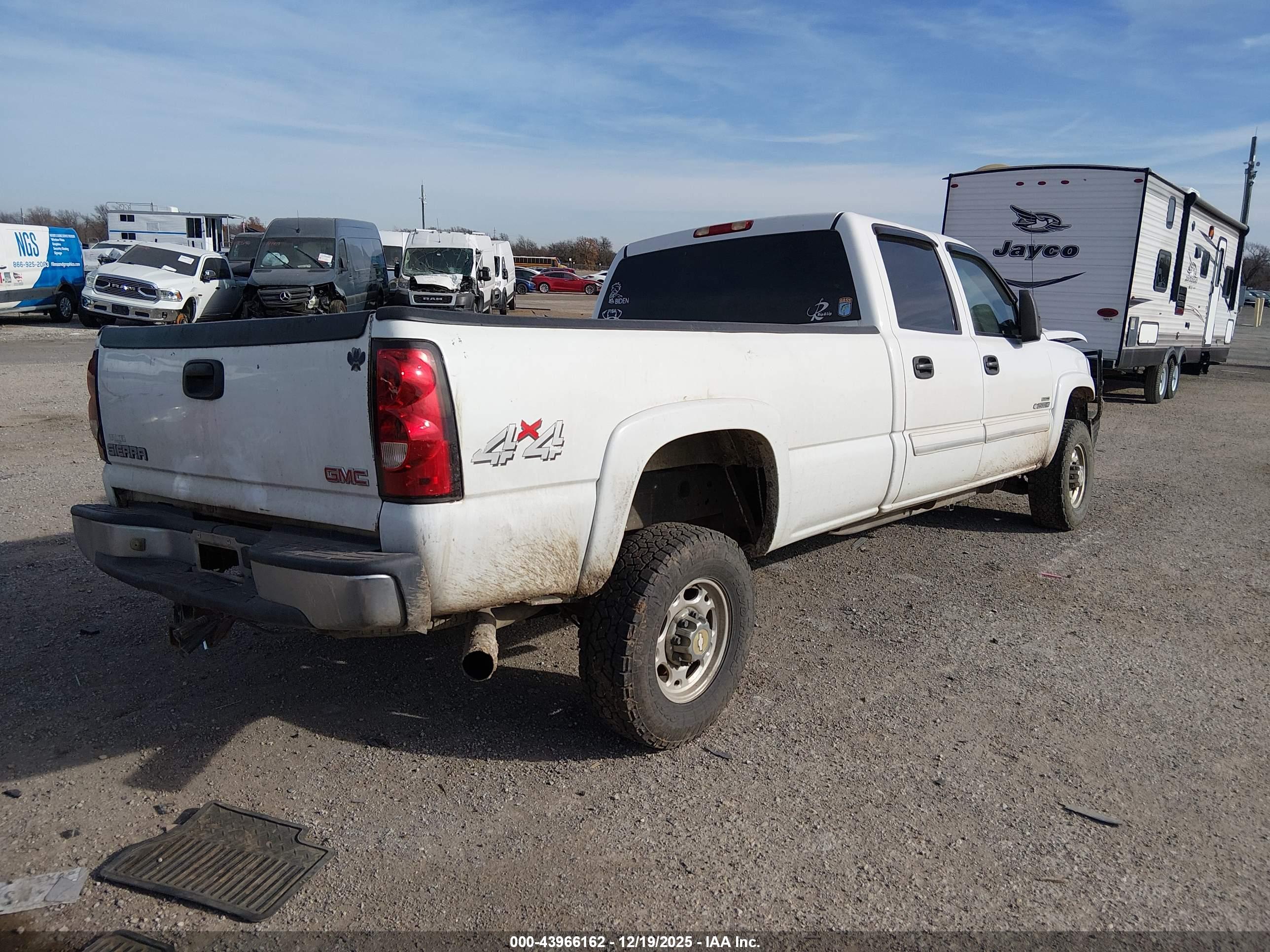 CHEVROLET SILVERADO image 4