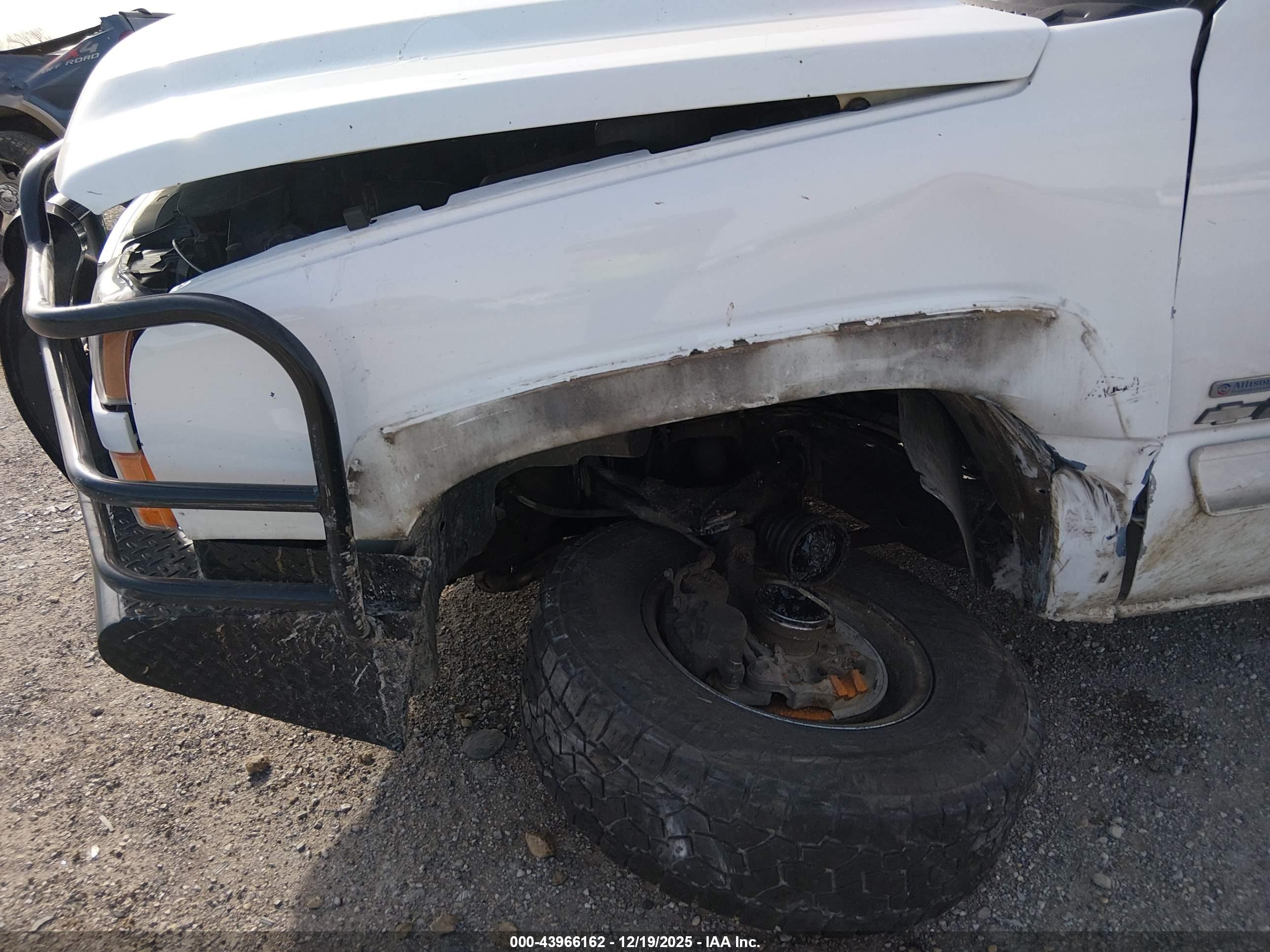 CHEVROLET SILVERADO image 6