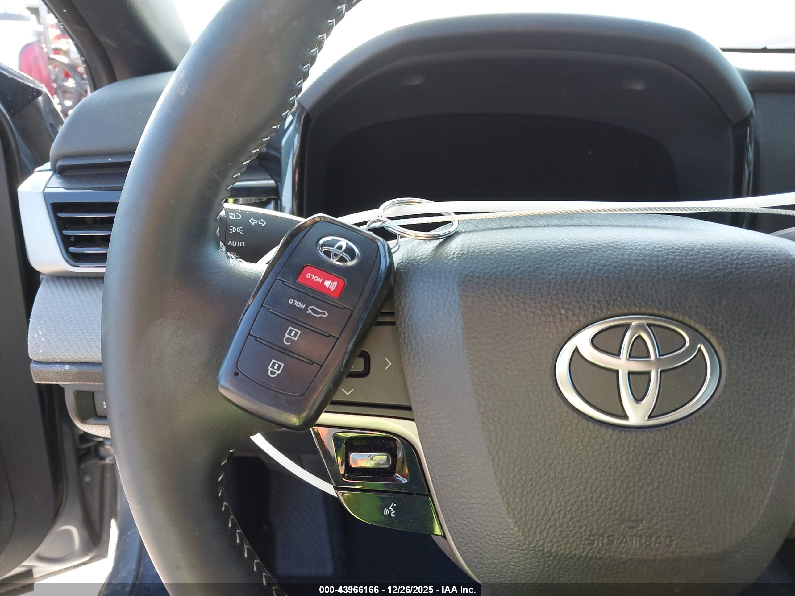 TOYOTA CAMRY image 11