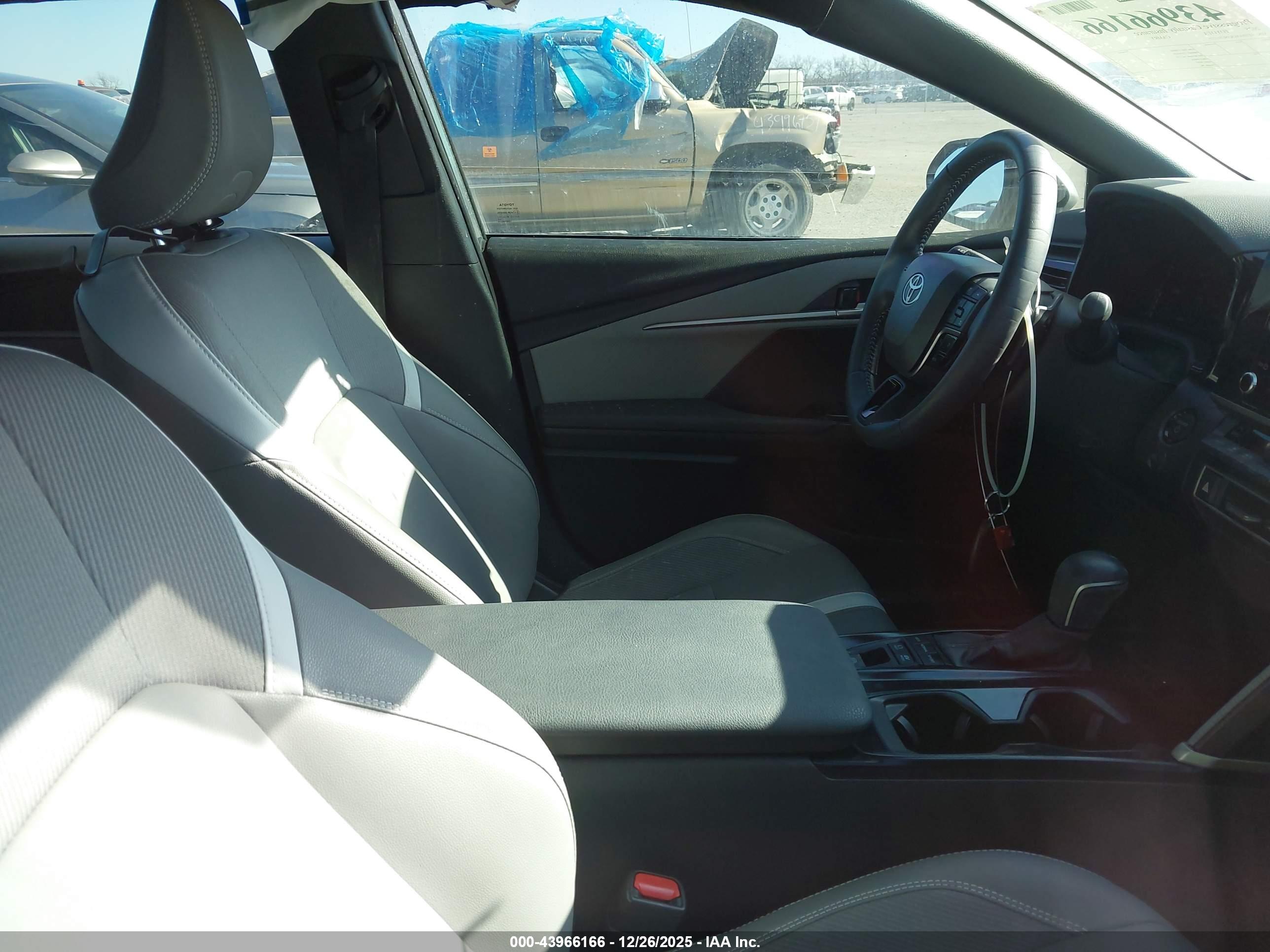 TOYOTA CAMRY image 5