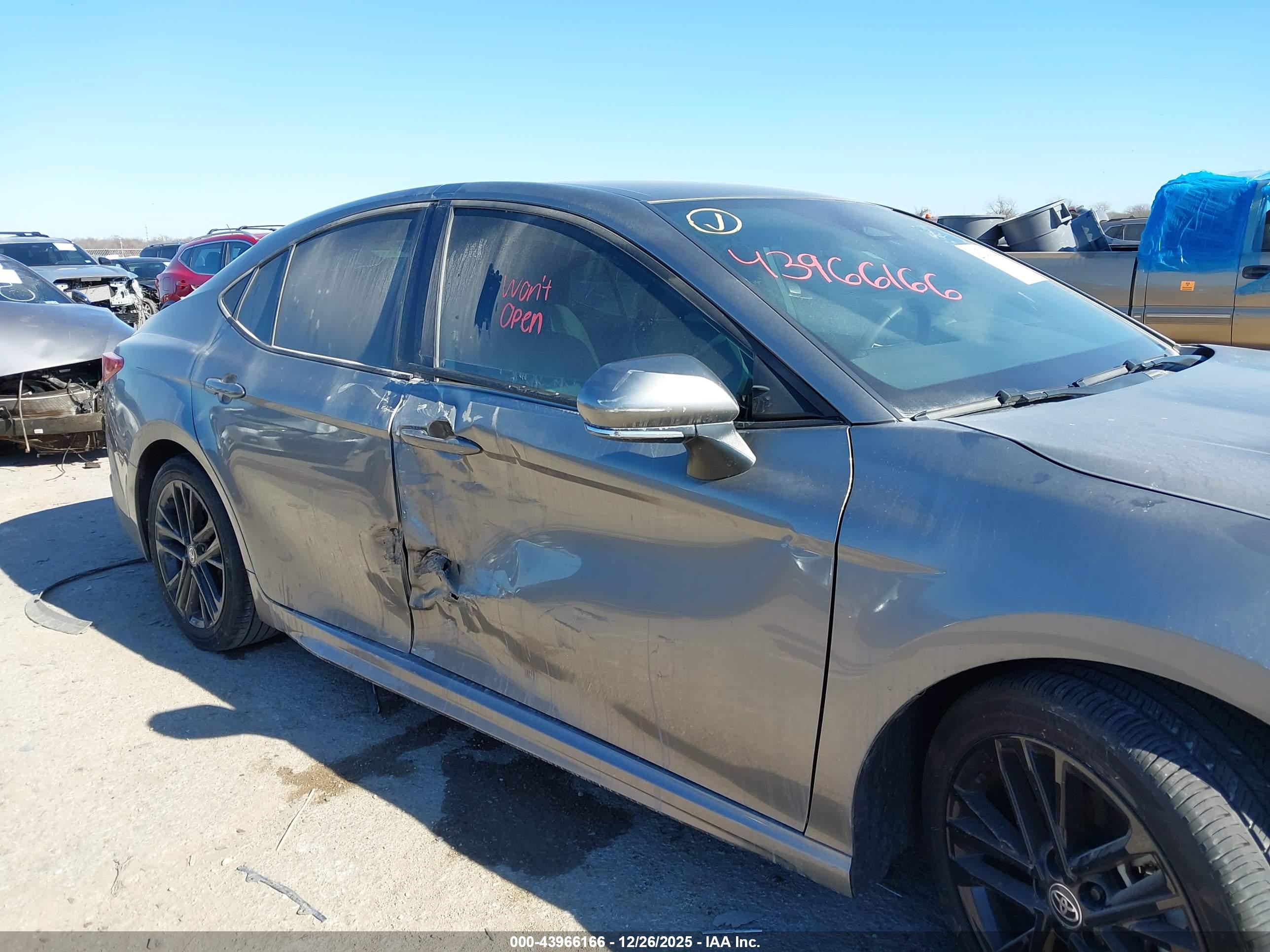 TOYOTA CAMRY image 6