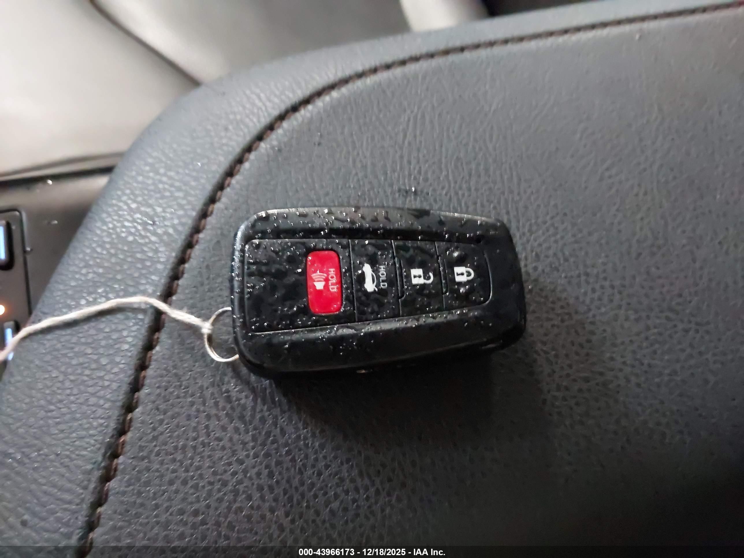 TOYOTA CAMRY image 11