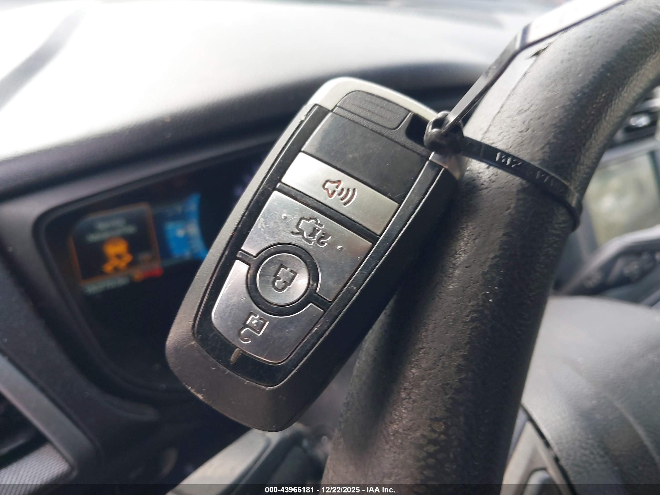 FORD FUSION image 11