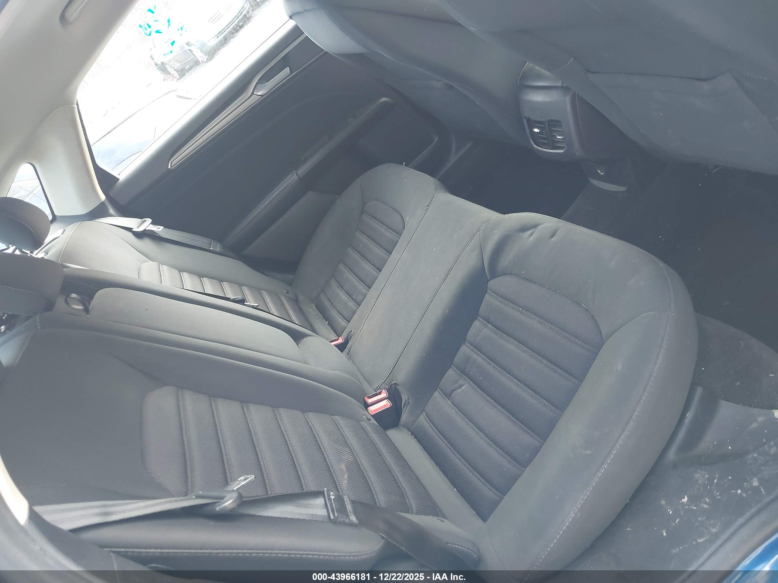 FORD FUSION image 8