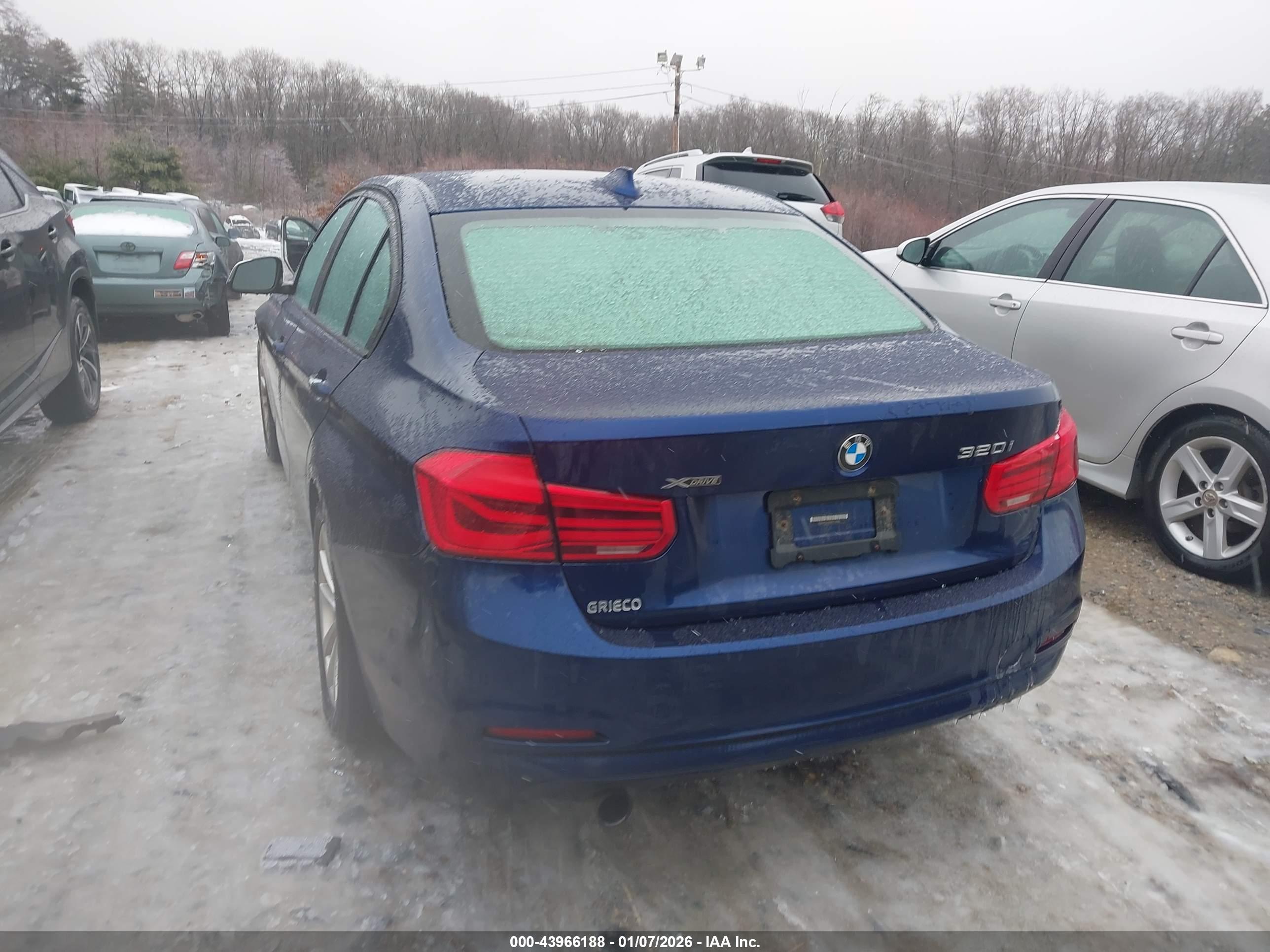 BMW 320I image 3