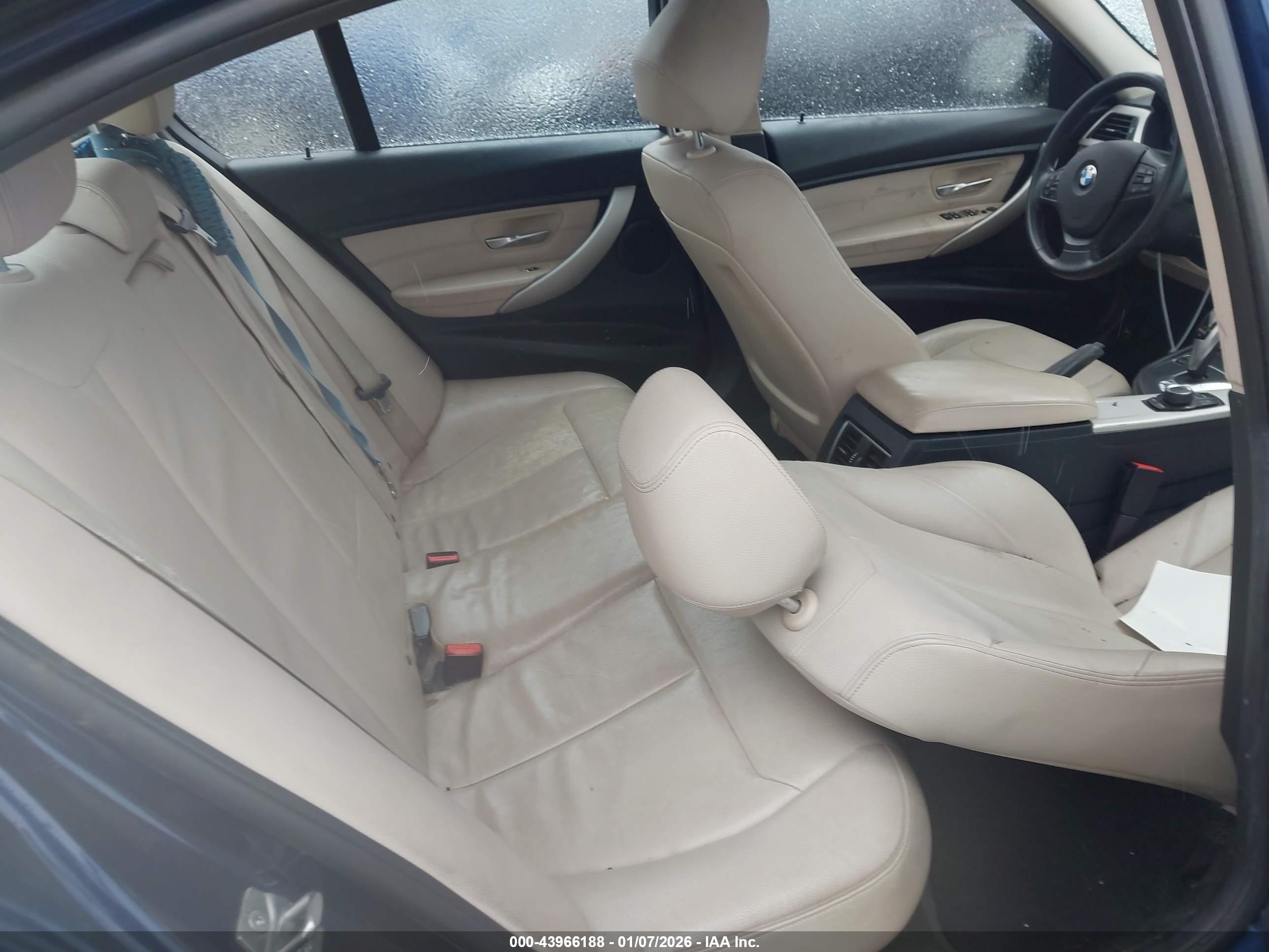 BMW 320I image 8
