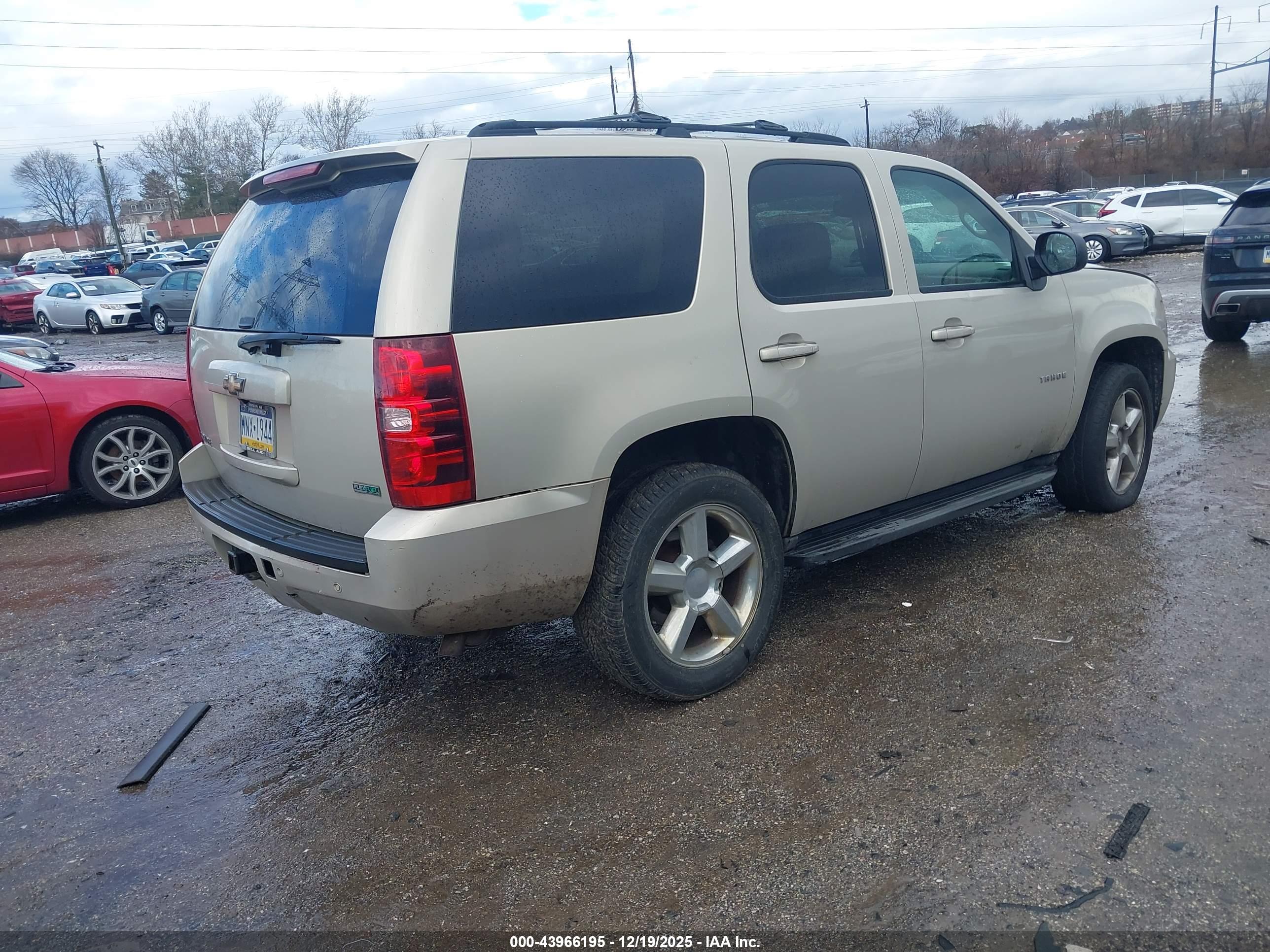 CHEVROLET TAHOE image 4