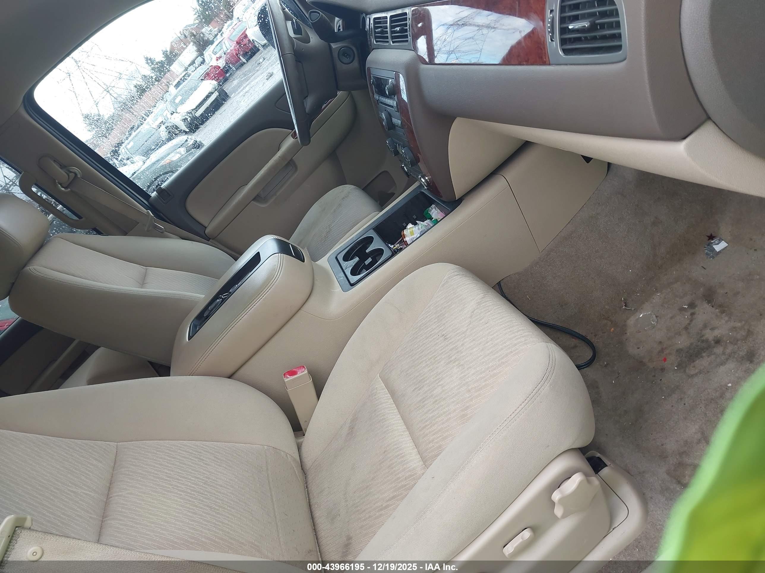 CHEVROLET TAHOE image 5